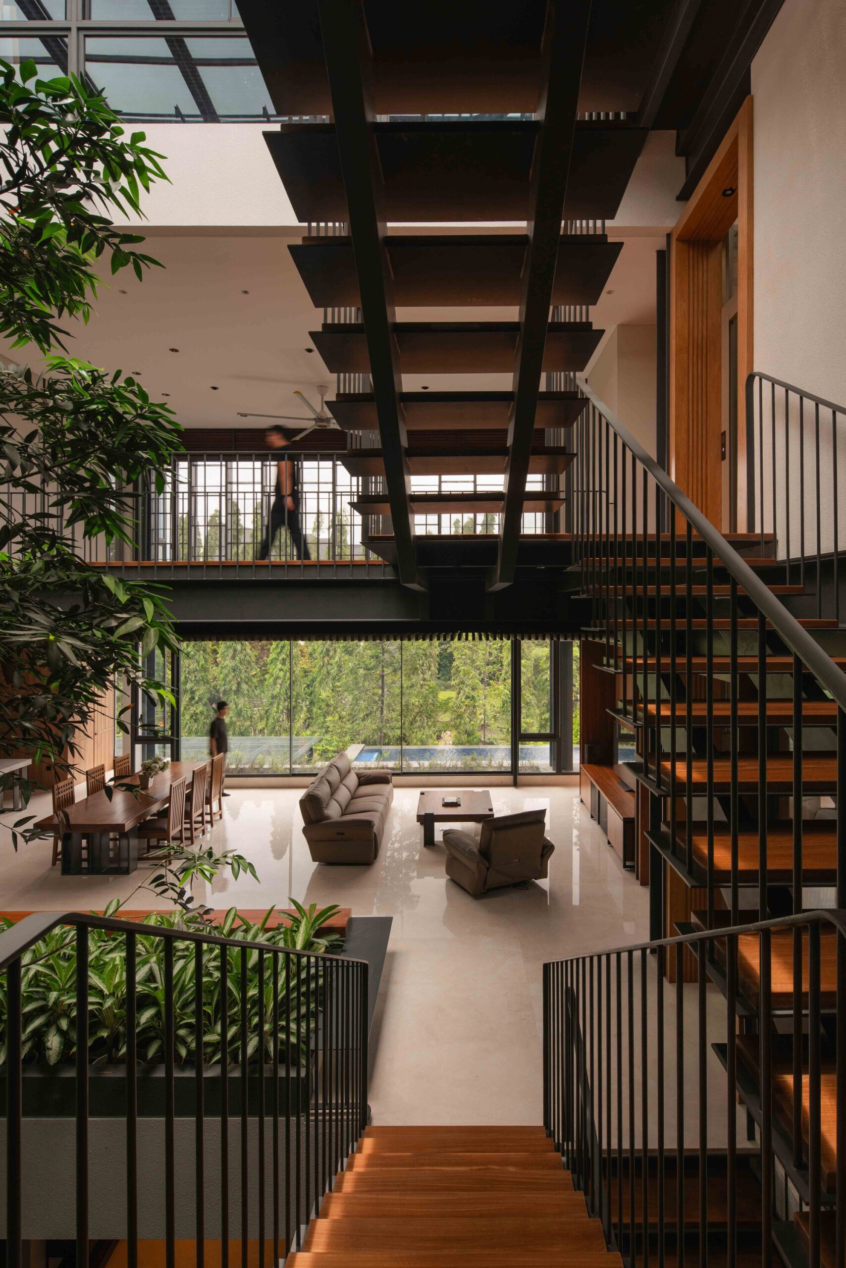 Beyond The Courtyard House / RCAB Studio