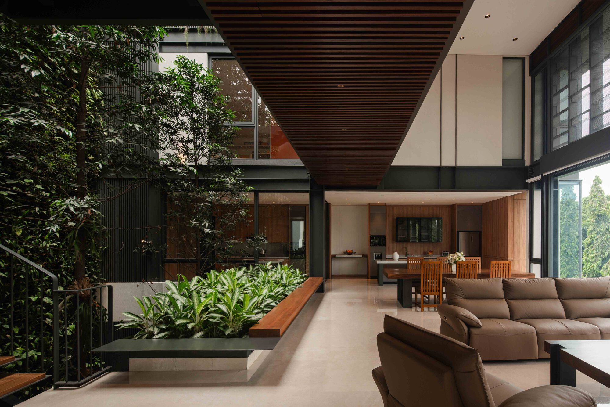 Beyond The Courtyard House / RCAB Studio