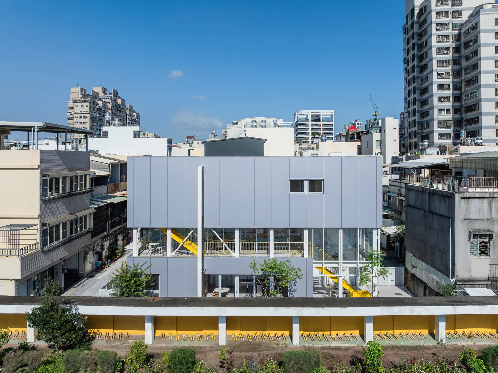 MOM House / Supra-Simplicities