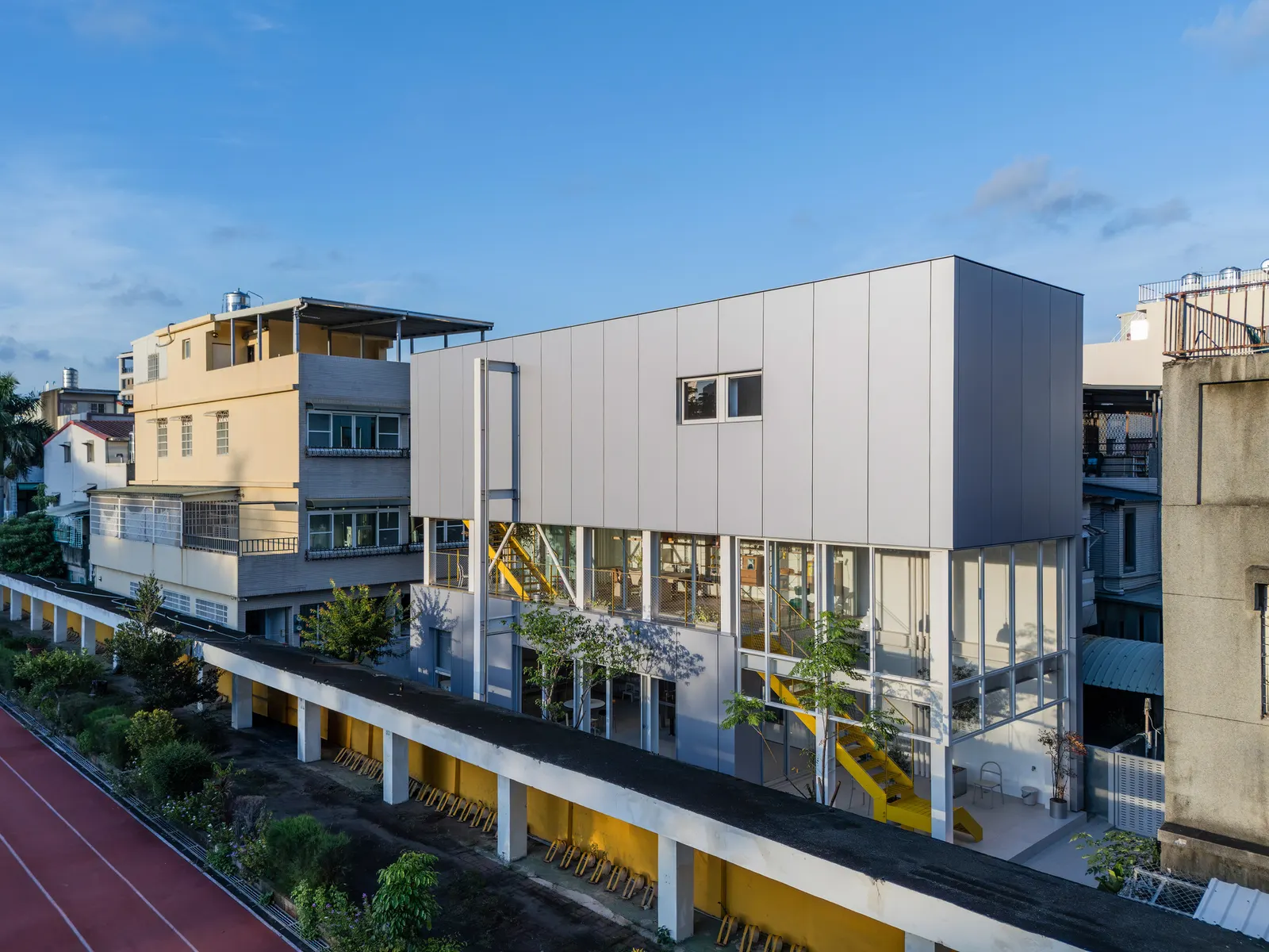 MOM House / Supra-Simplicities