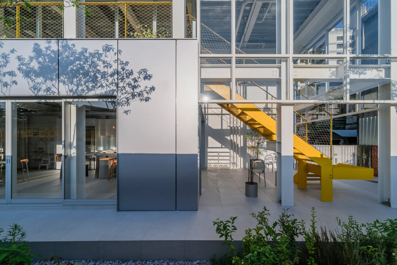 MOM House / Supra-Simplicities