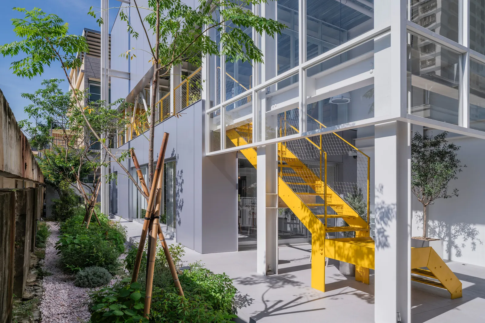 MOM House / Supra-Simplicities