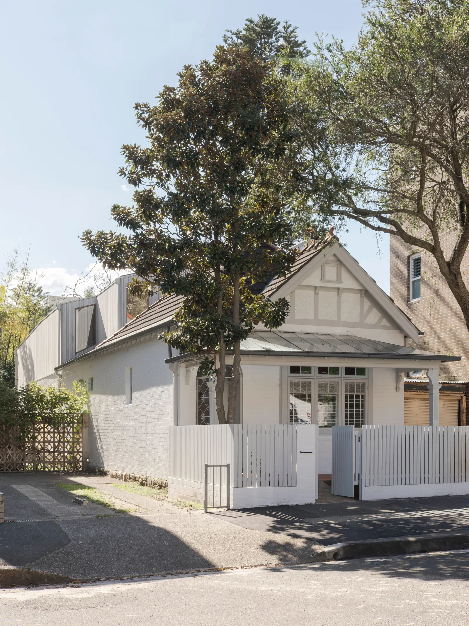 Ghost Gum House Extension / Adriano Pupilli Architects