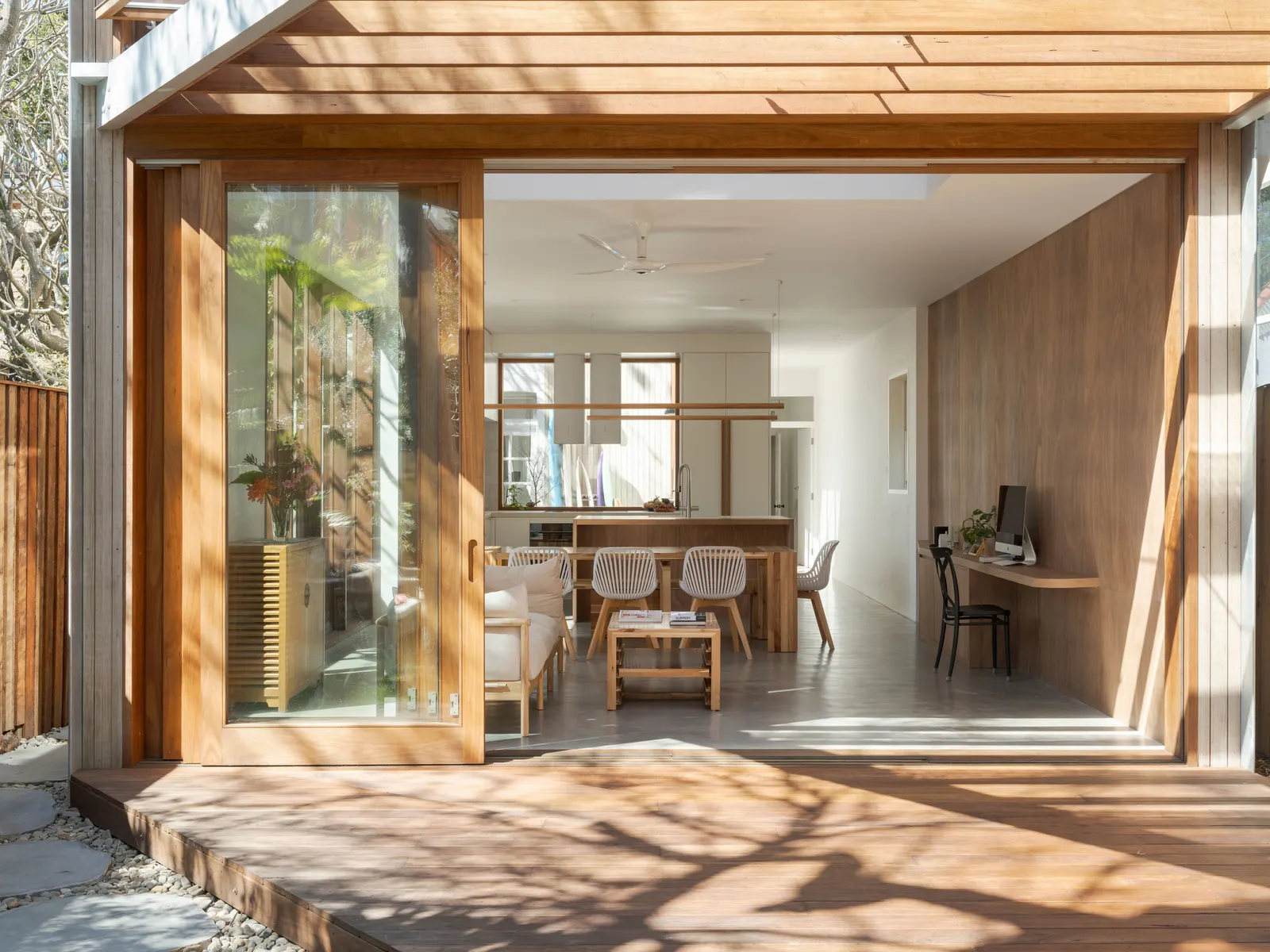 Ghost Gum House Extension / Adriano Pupilli Architects