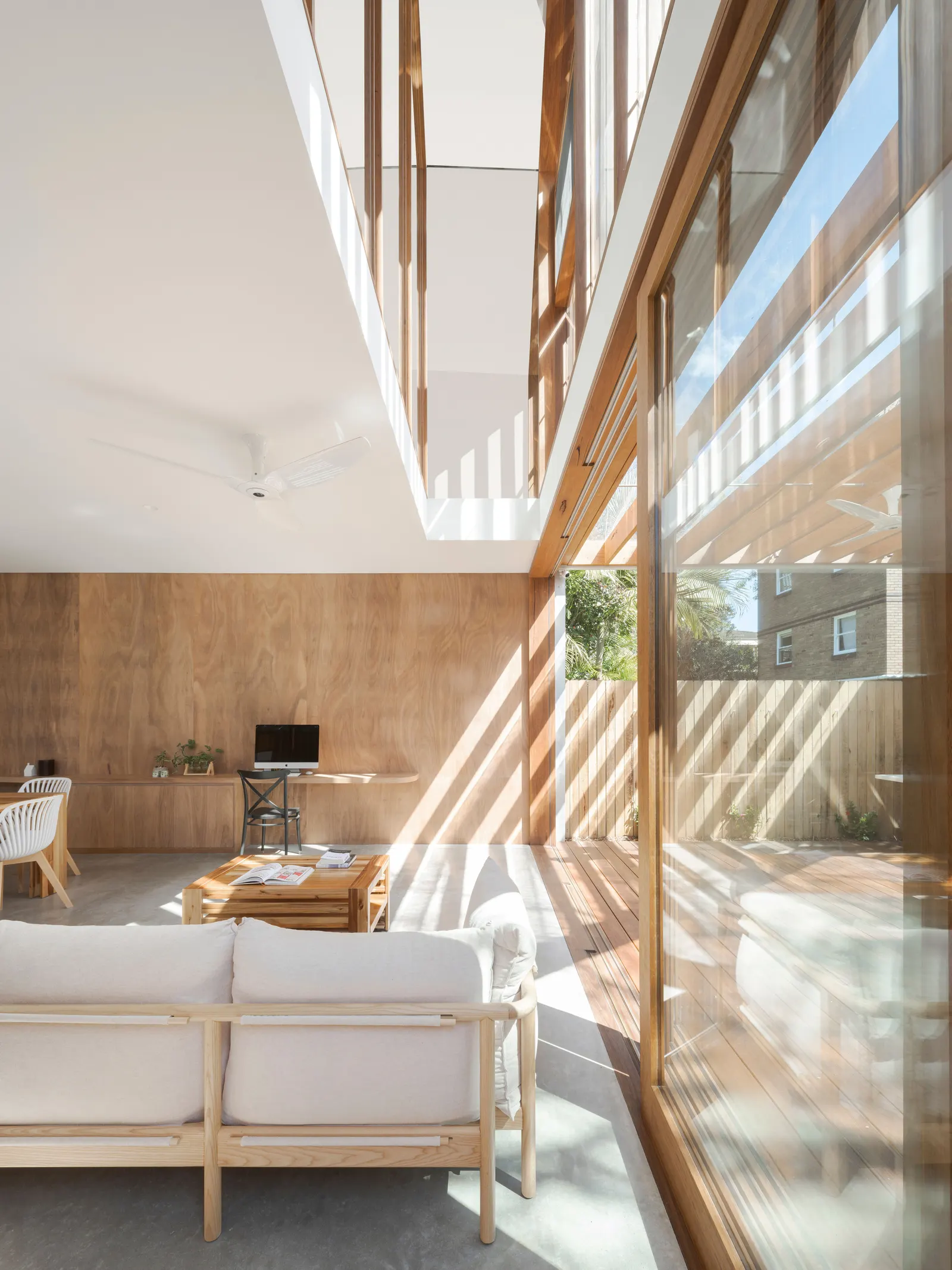 Ghost Gum House Extension / Adriano Pupilli Architects