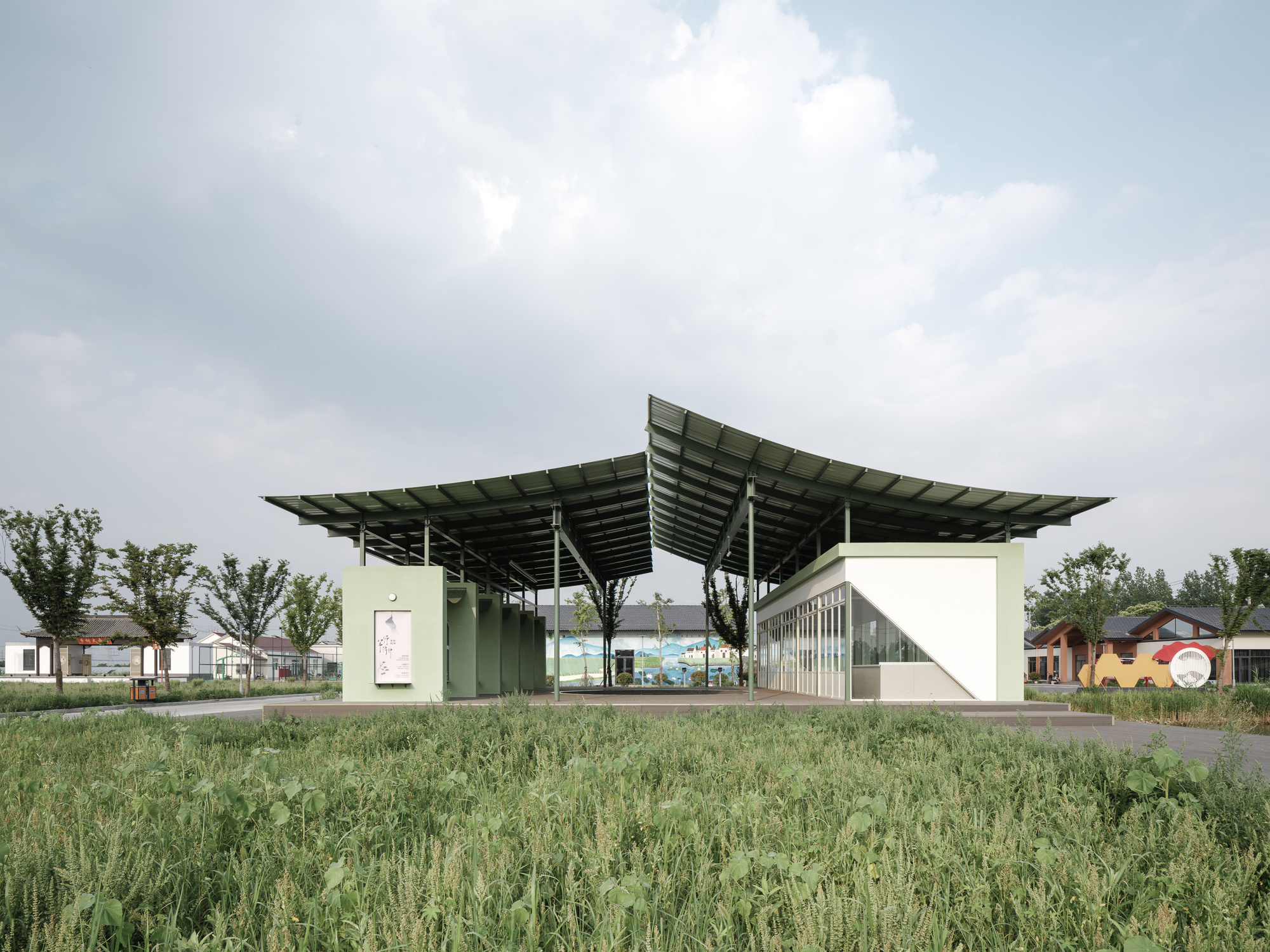 Grape Classroom in the Field / atelier anonymous