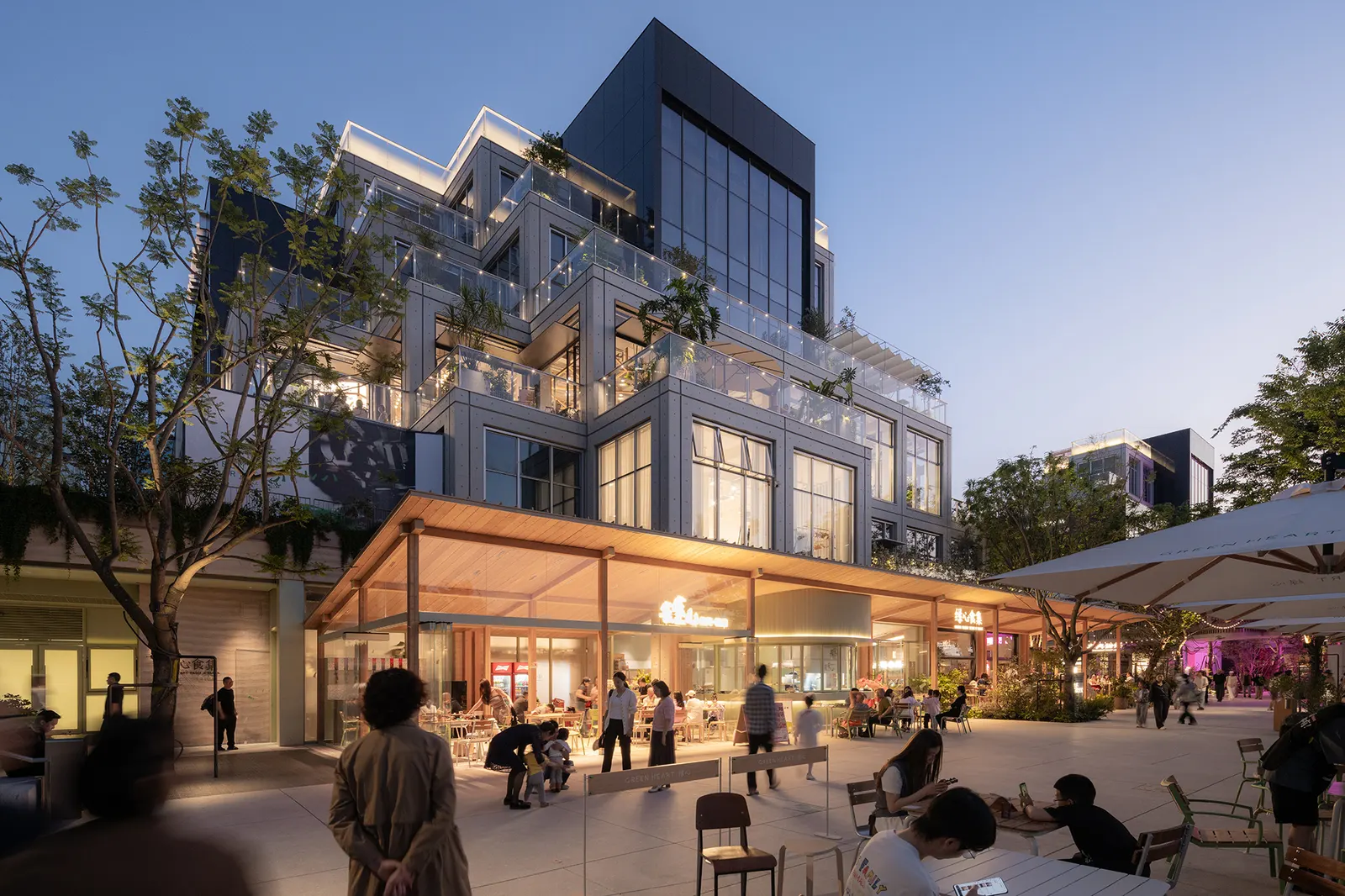 Green Heart Commercial Complex & A4X Art Center / E PLUS DESIGN — парк-интегрированный коммерческий комплекс в Чунцине