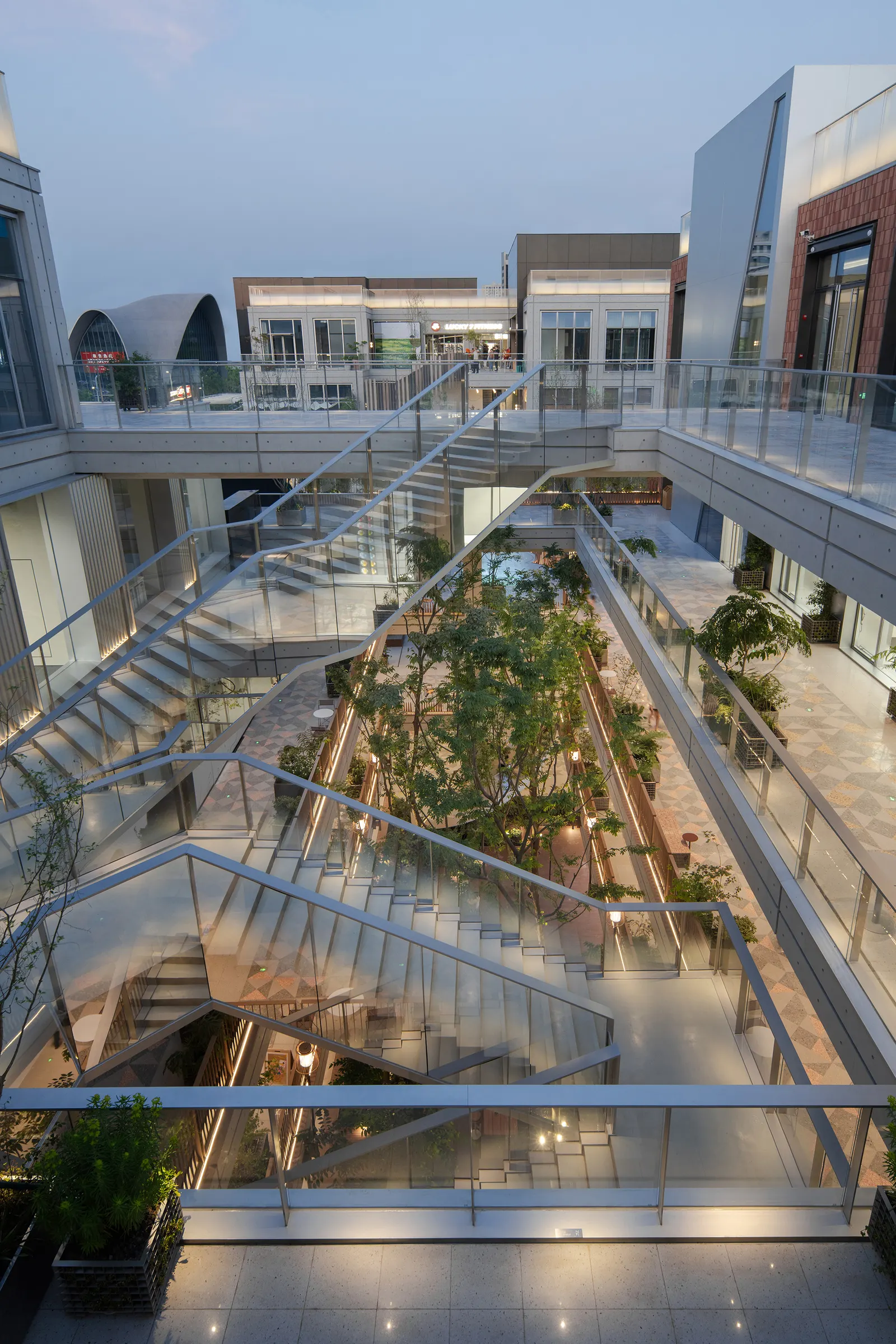 Green Heart Commercial Complex & A4X Art Center / E PLUS DESIGN — парк-интегрированный коммерческий комплекс в Чунцине
