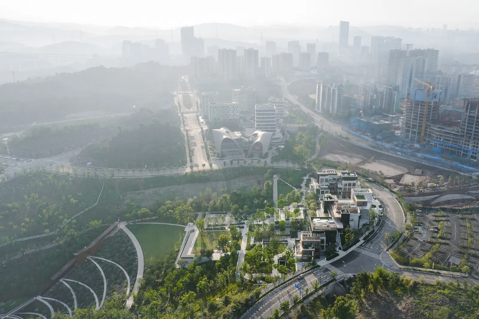 Green Heart Commercial Complex & A4X Art Center / E PLUS DESIGN — парк-интегрированный коммерческий комплекс в Чунцине