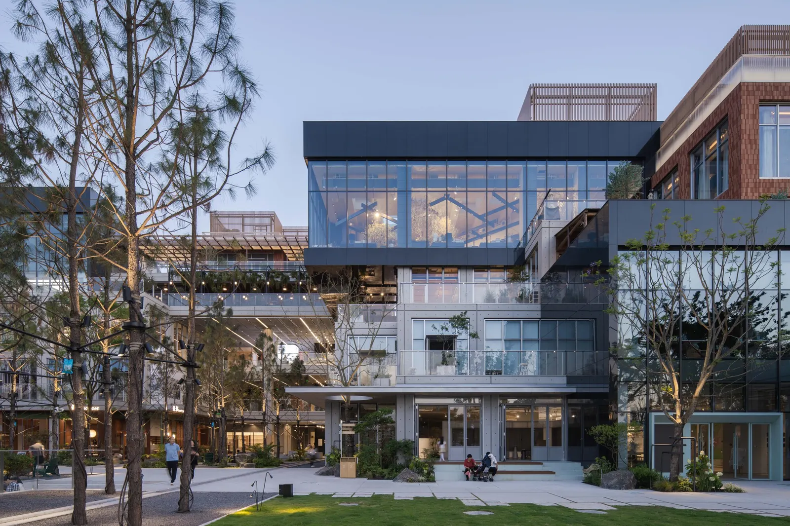 Green Heart Commercial Complex & A4X Art Center / E PLUS DESIGN — парк-интегрированный коммерческий комплекс в Чунцине