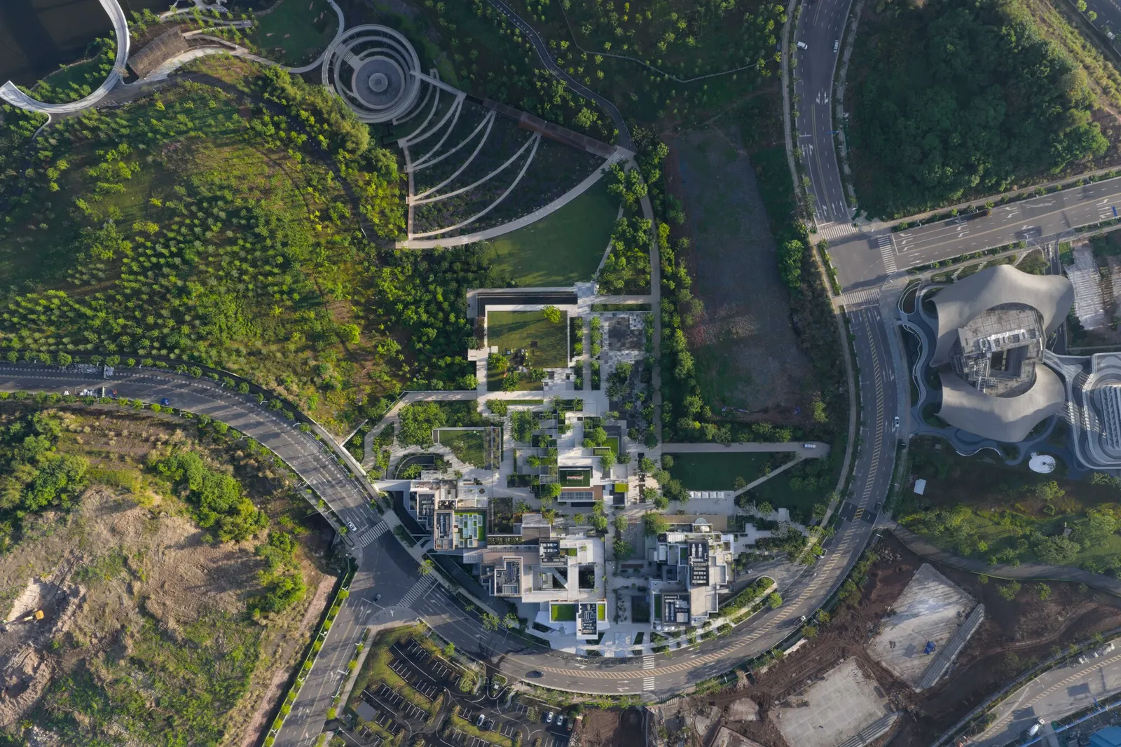 Green Heart Commercial Complex & A4X Art Center / E PLUS DESIGN — парк-интегрированный коммерческий комплекс в Чунцине