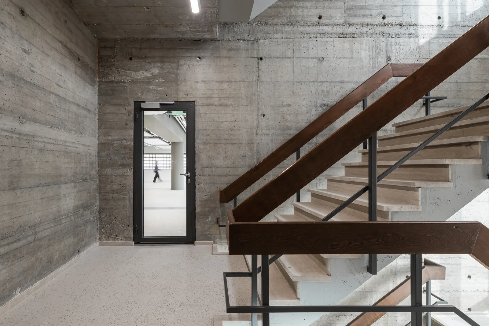 Ferro Offices / GROUP A — обновлённый индустриальный штаб-квартира в Роттердаме