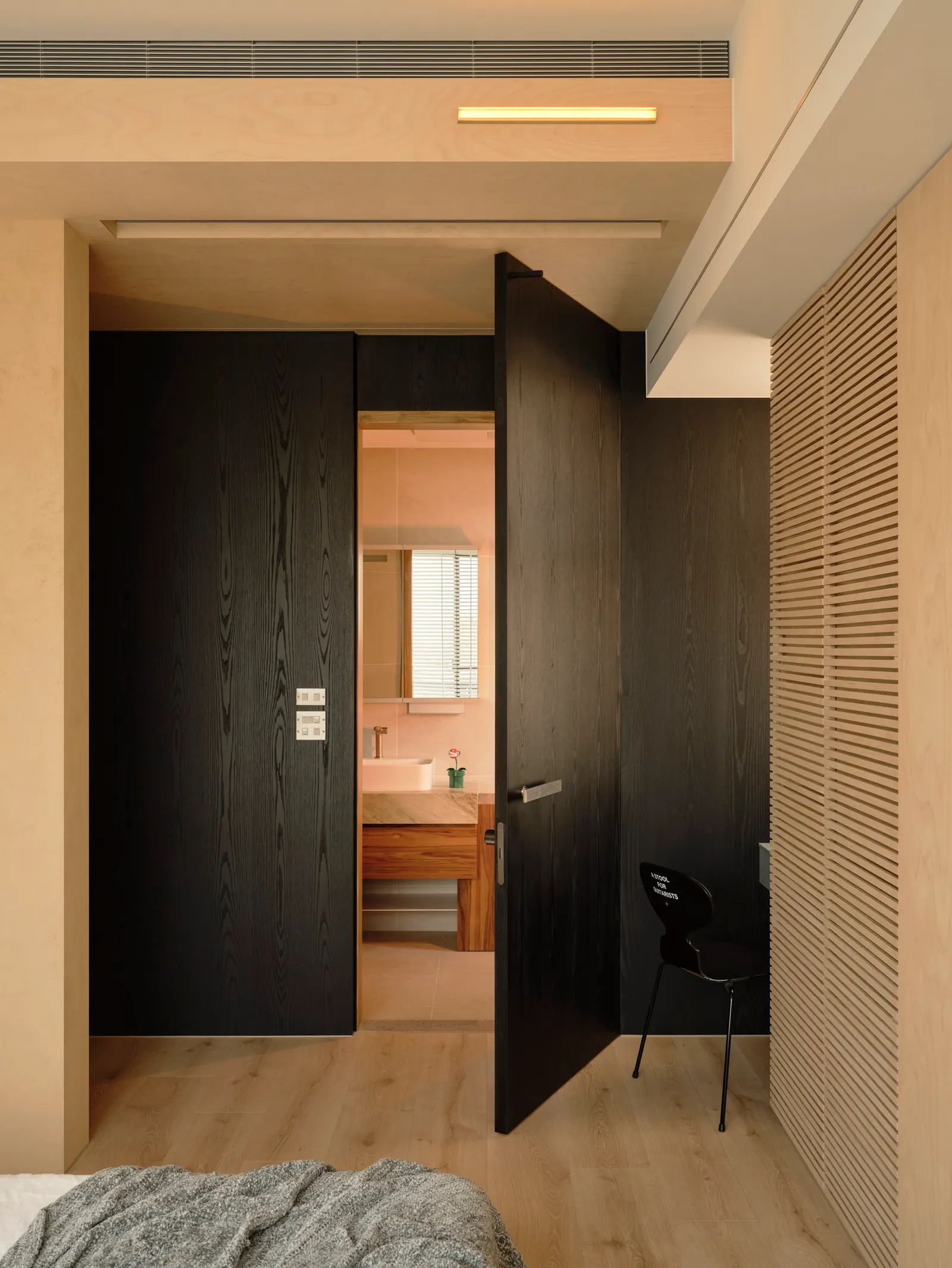 We House / longwave studio