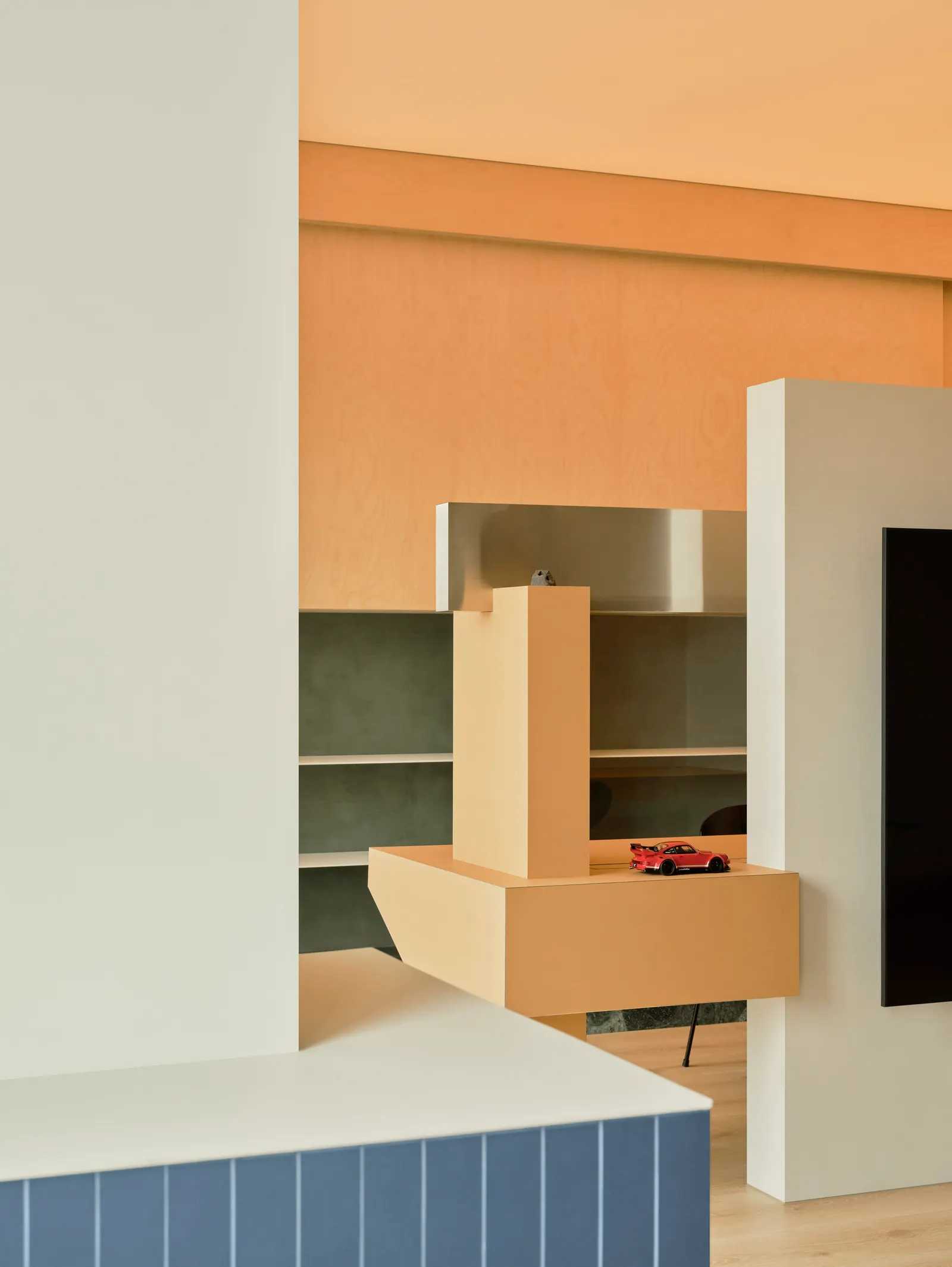 We House / longwave studio