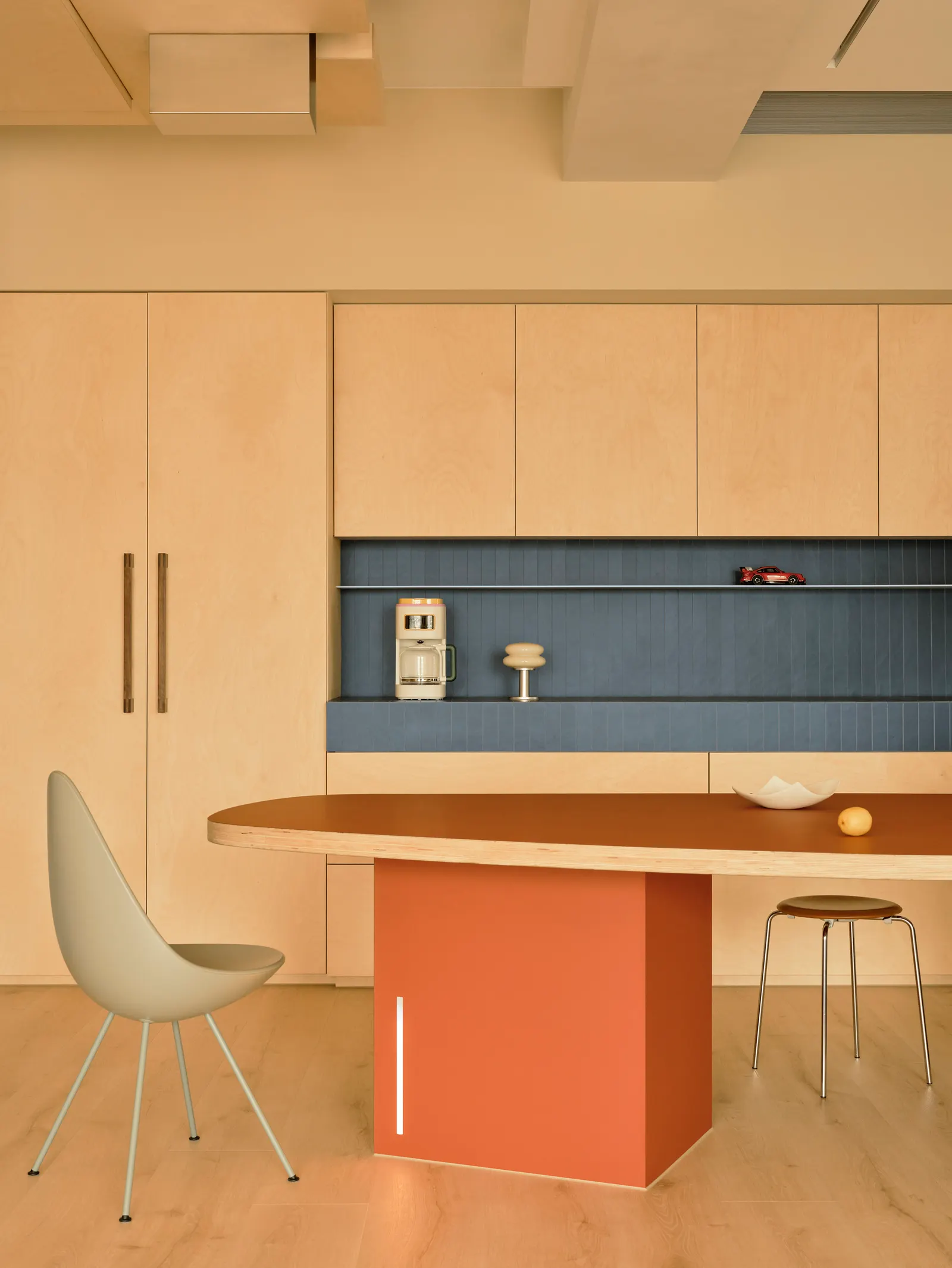 We House / longwave studio