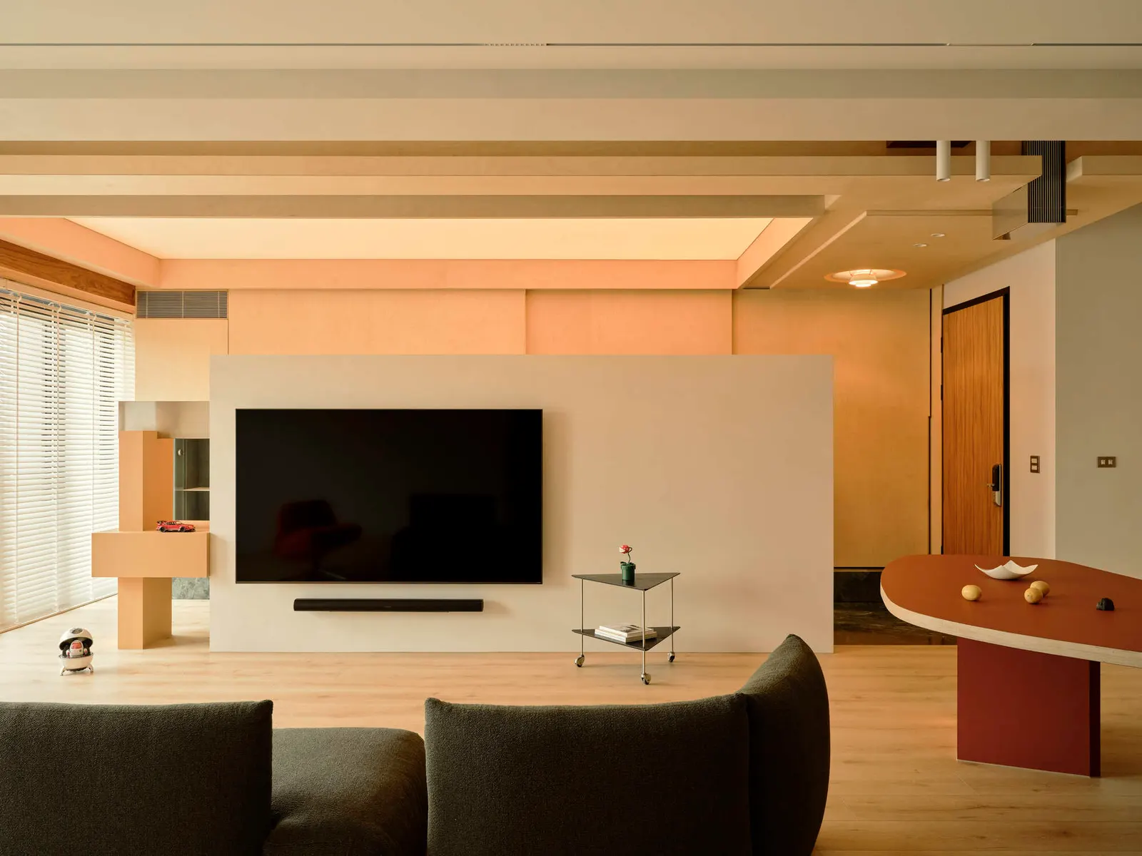 We House / longwave studio