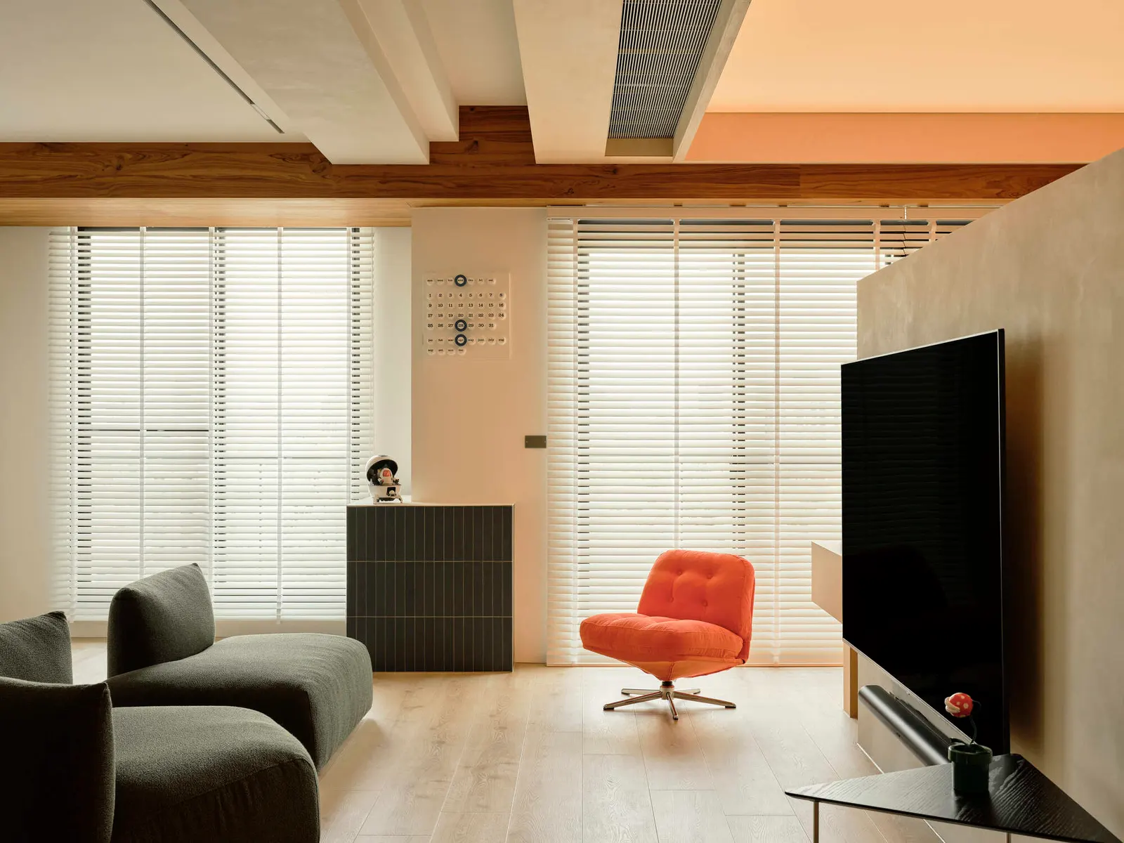We House / longwave studio