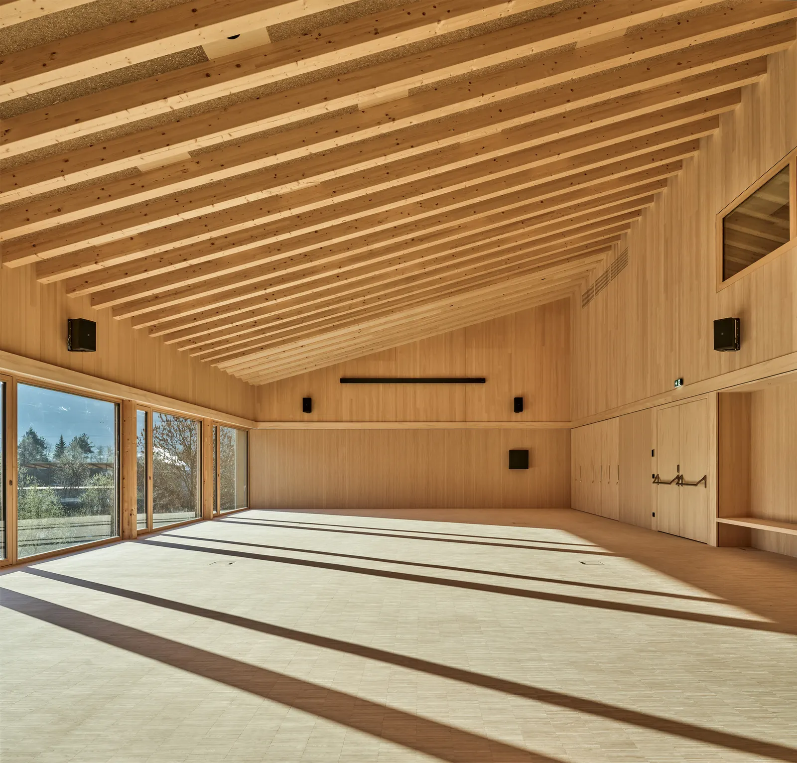 Пожарная станция и общественный зал в Мётце / Imgang Architekten