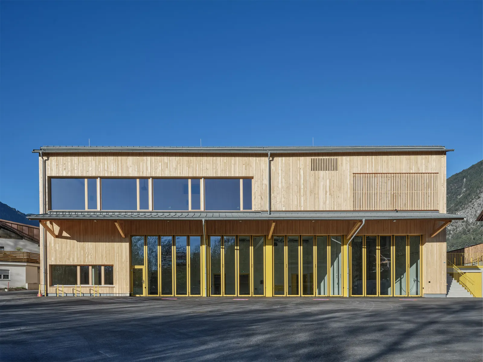 Пожарная станция и общественный зал в Мётце / Imgang Architekten