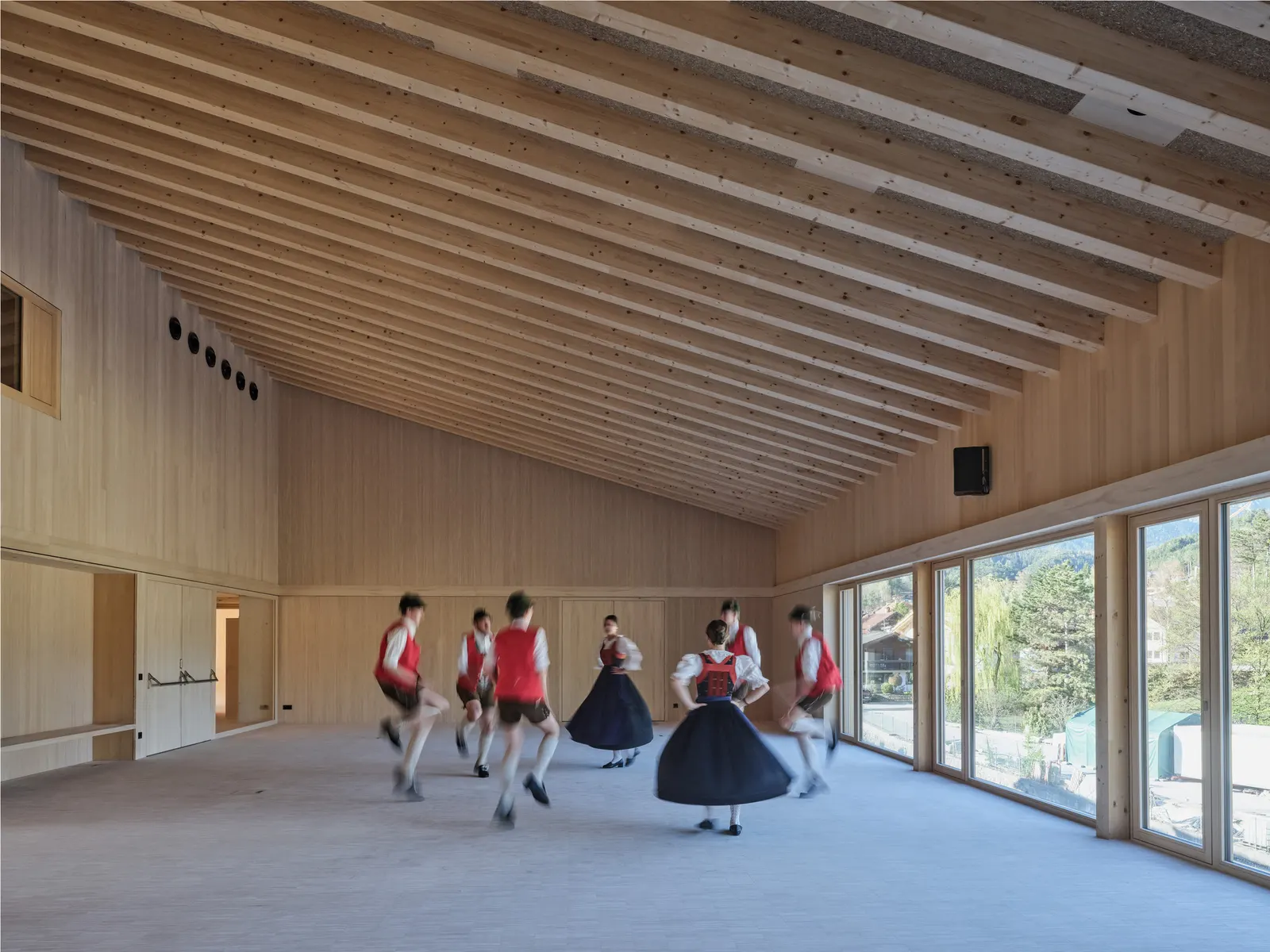 Пожарная станция и общественный зал в Мётце / Imgang Architekten