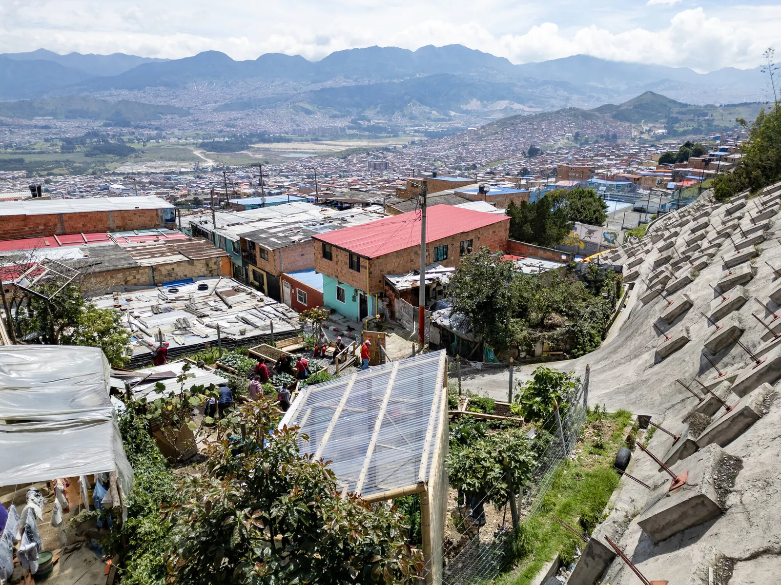 Help Age Urban Gardens / Yemail Arquitectura
