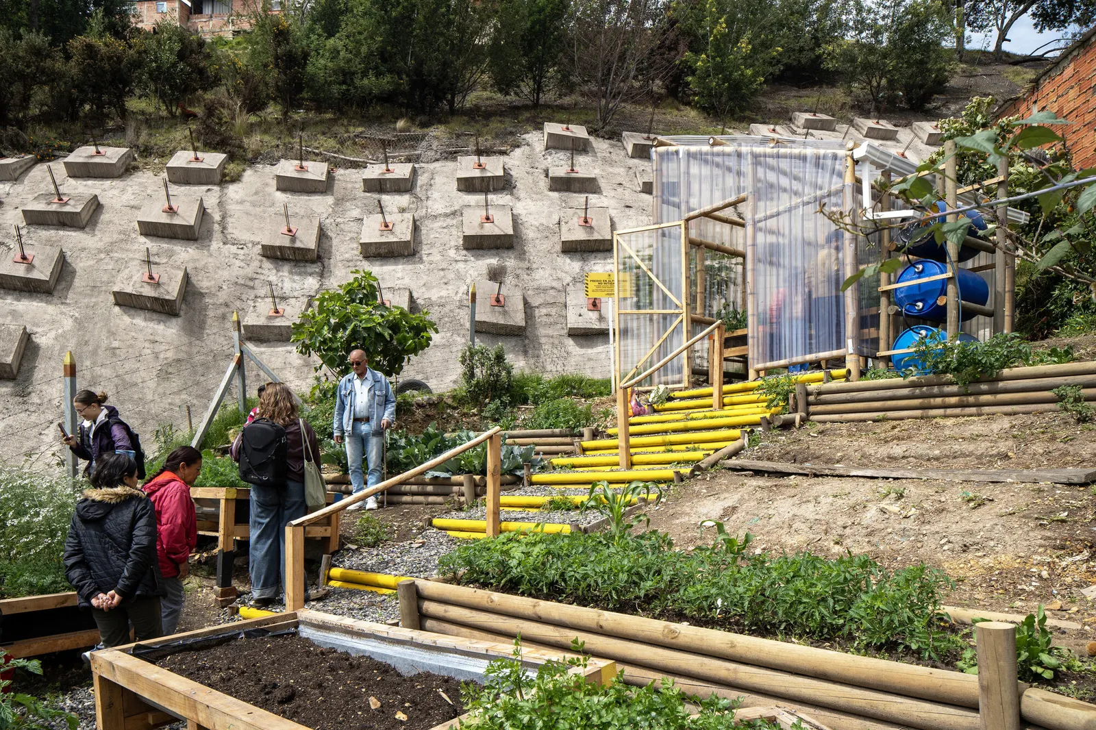 Help Age Urban Gardens / Yemail Arquitectura