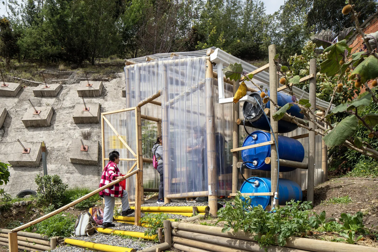 Help Age Urban Gardens / Yemail Arquitectura