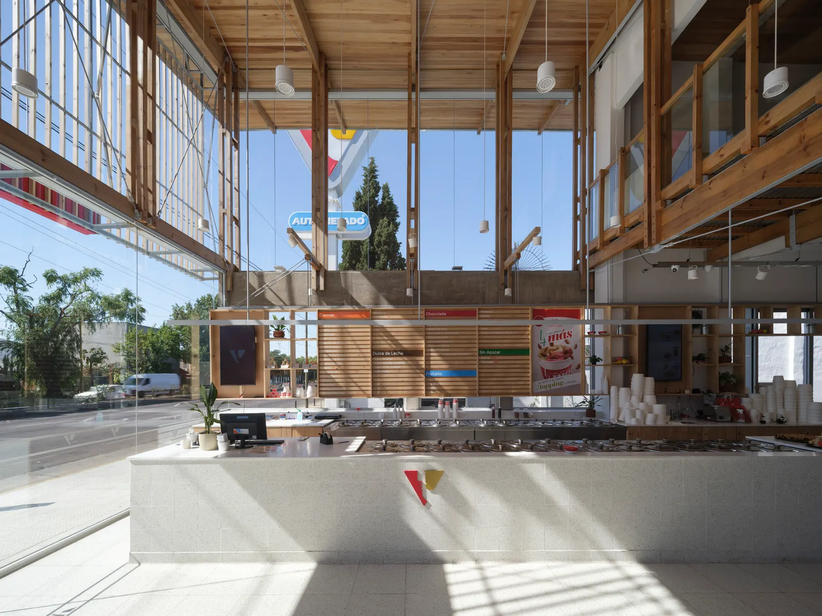Veneciana Escalada Drive-Thru Ice Cream Shop / DRM Arquitectura
