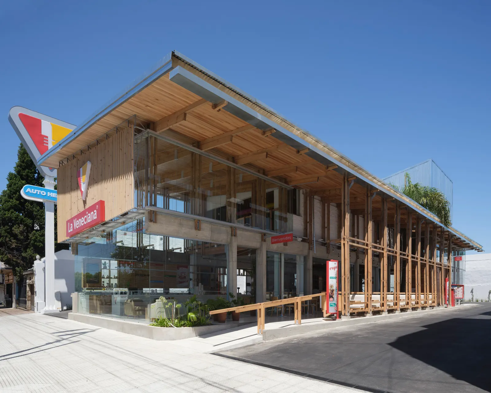 Veneciana Escalada Drive-Thru Ice Cream Shop / DRM Arquitectura