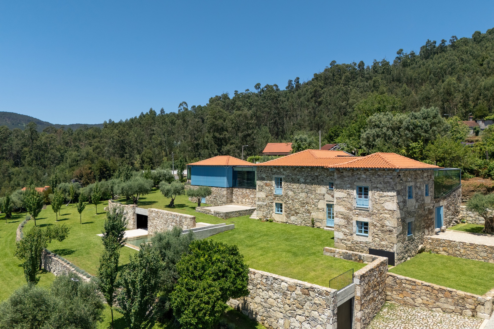 Cerdeiras House Hotel / Tiago do Vale Arquitectos