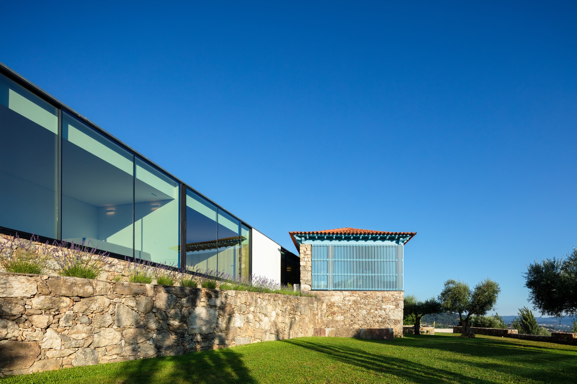 Cerdeiras House Hotel / Tiago do Vale Arquitectos