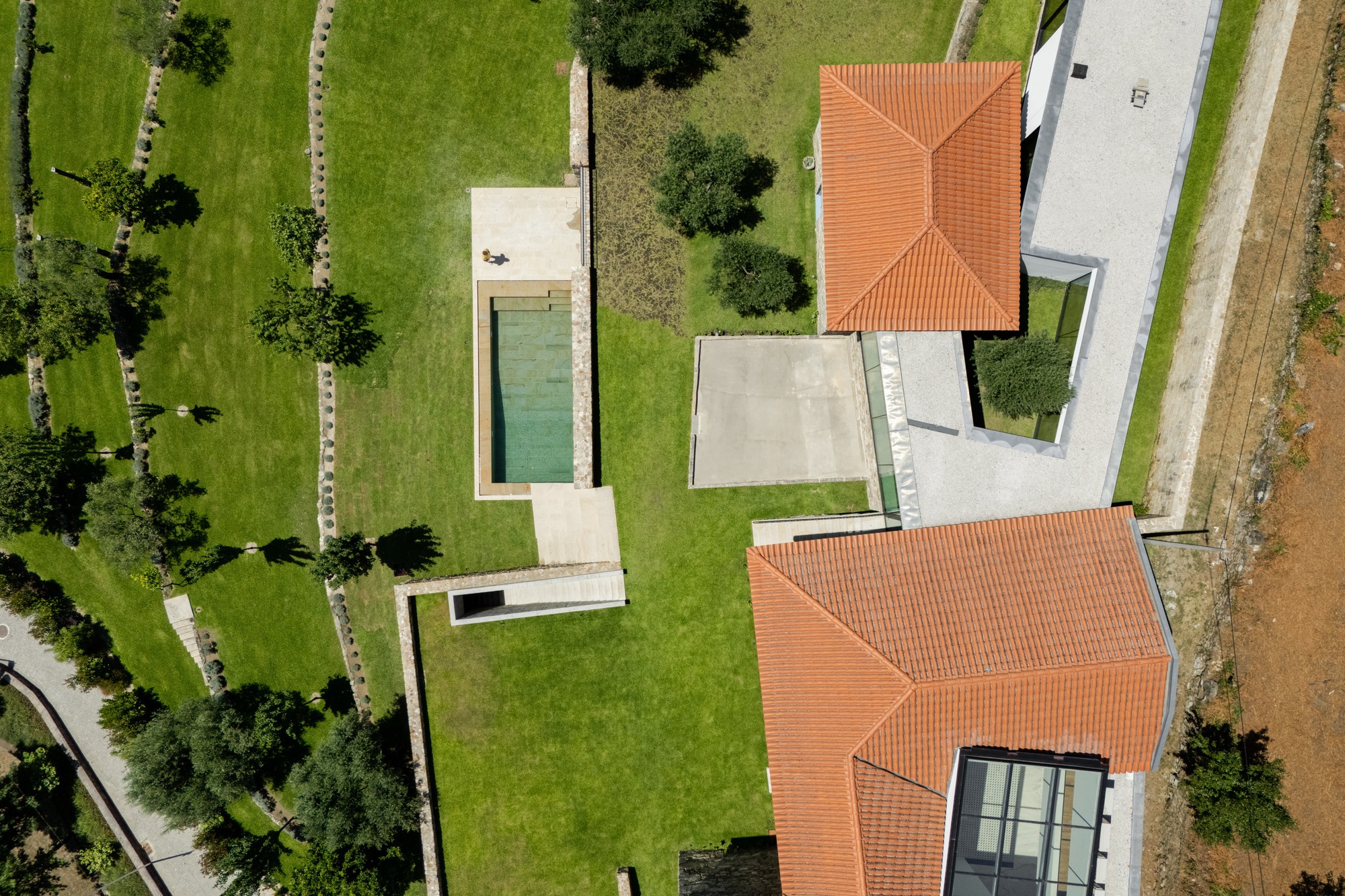 Cerdeiras House Hotel / Tiago do Vale Arquitectos