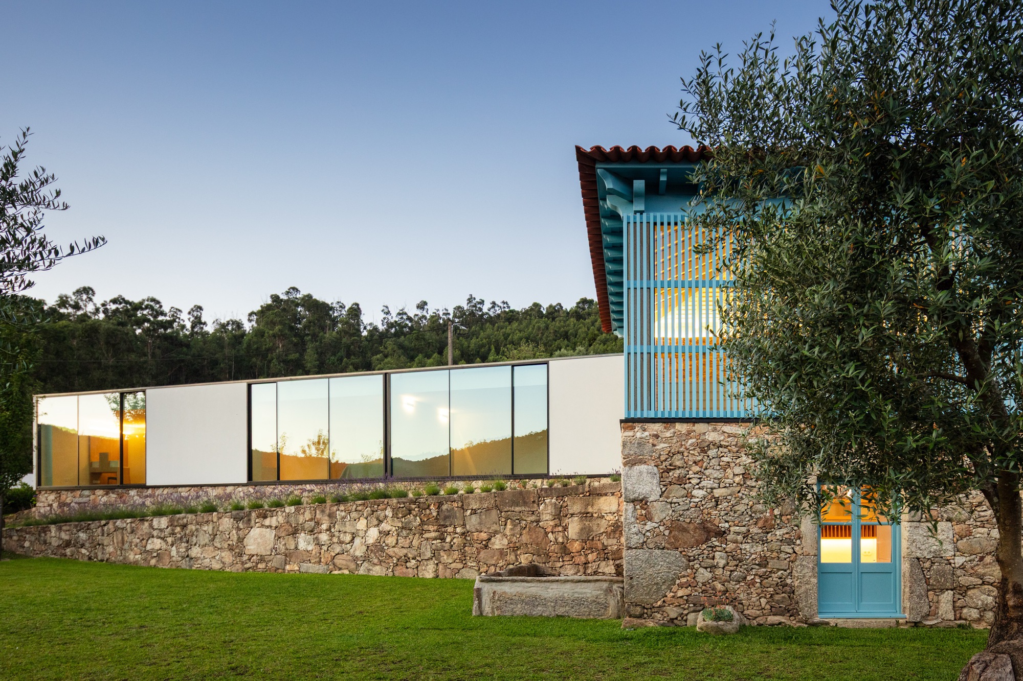 Cerdeiras House Hotel / Tiago do Vale Arquitectos