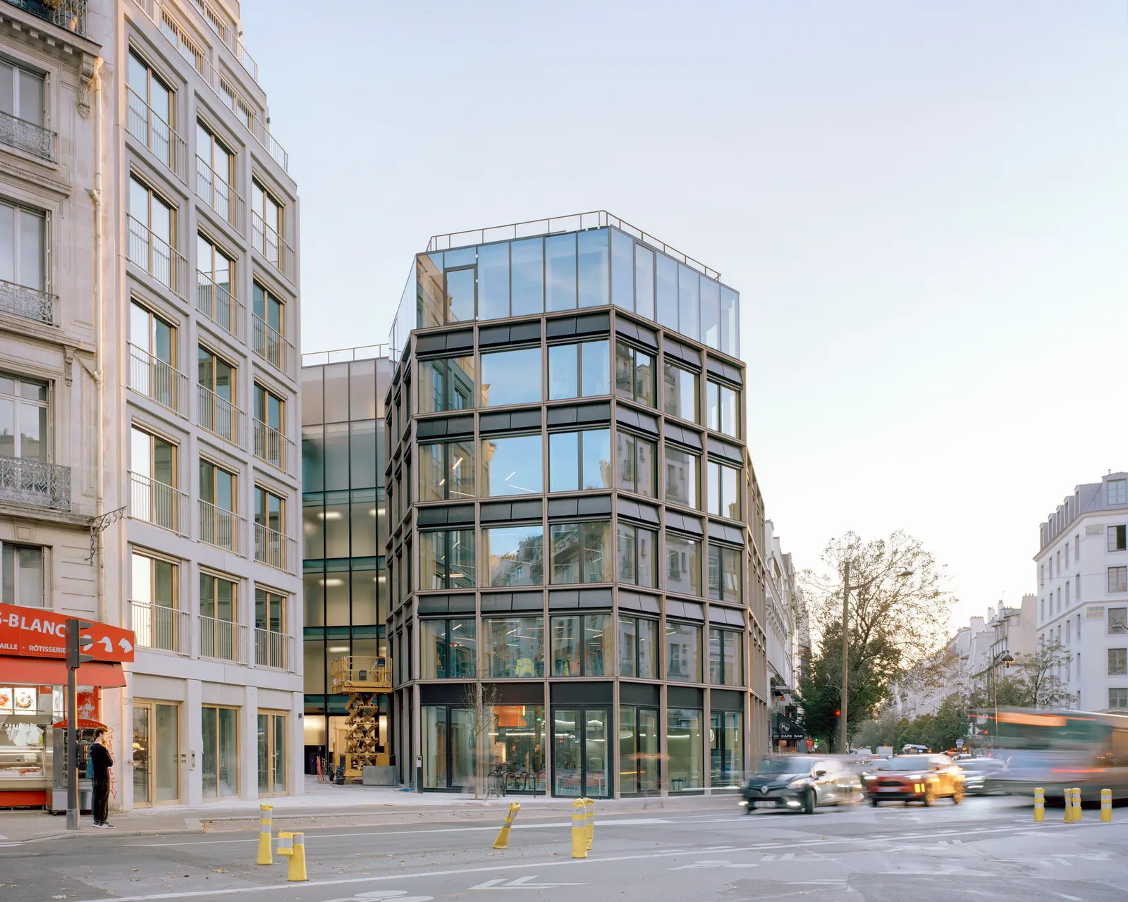 206 La Fayette: трансформация парижского квартала от DATA architectes и THINK TANK architecture