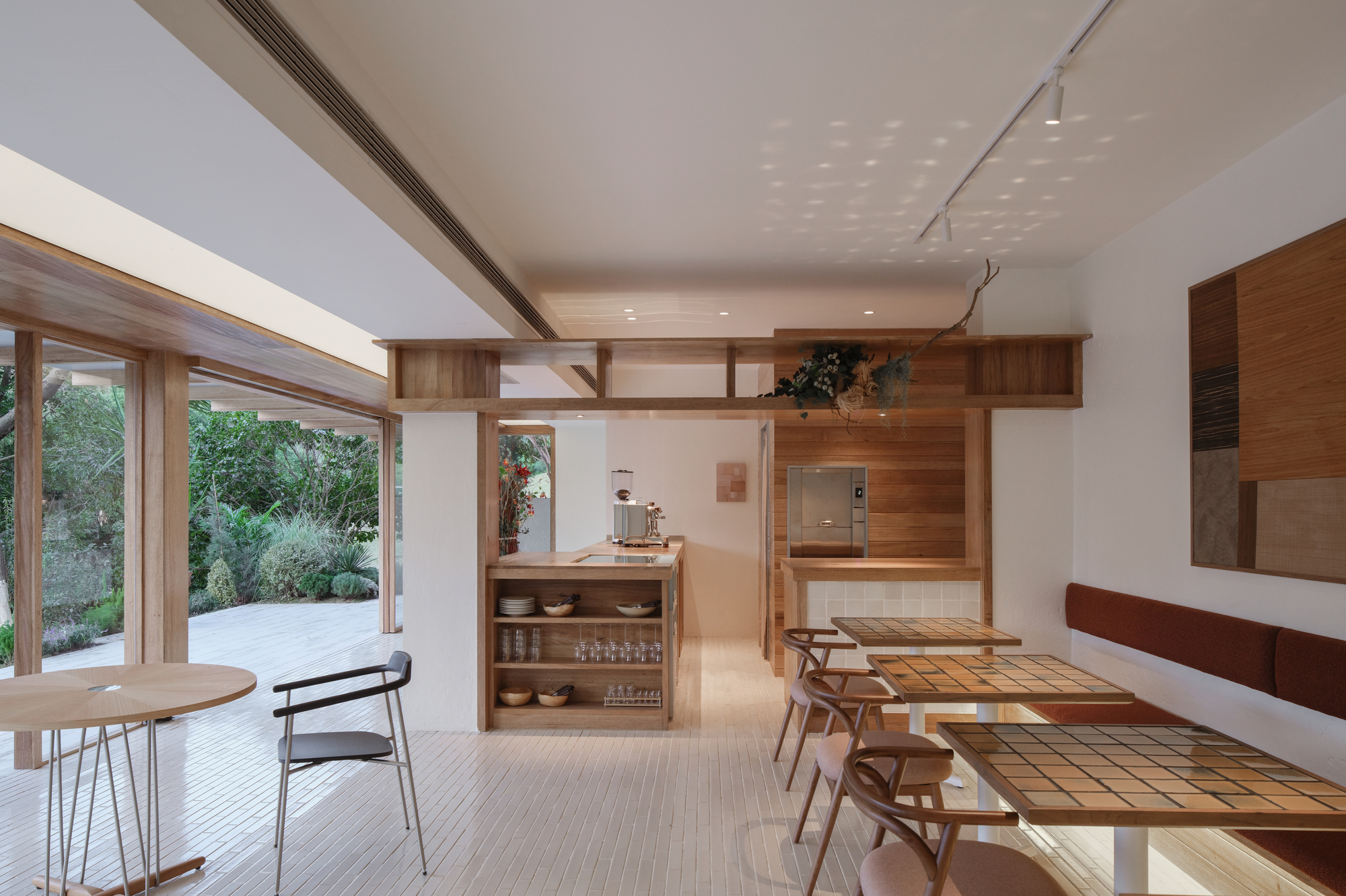 LAGO Italian Family Kitchen / Vari Architects