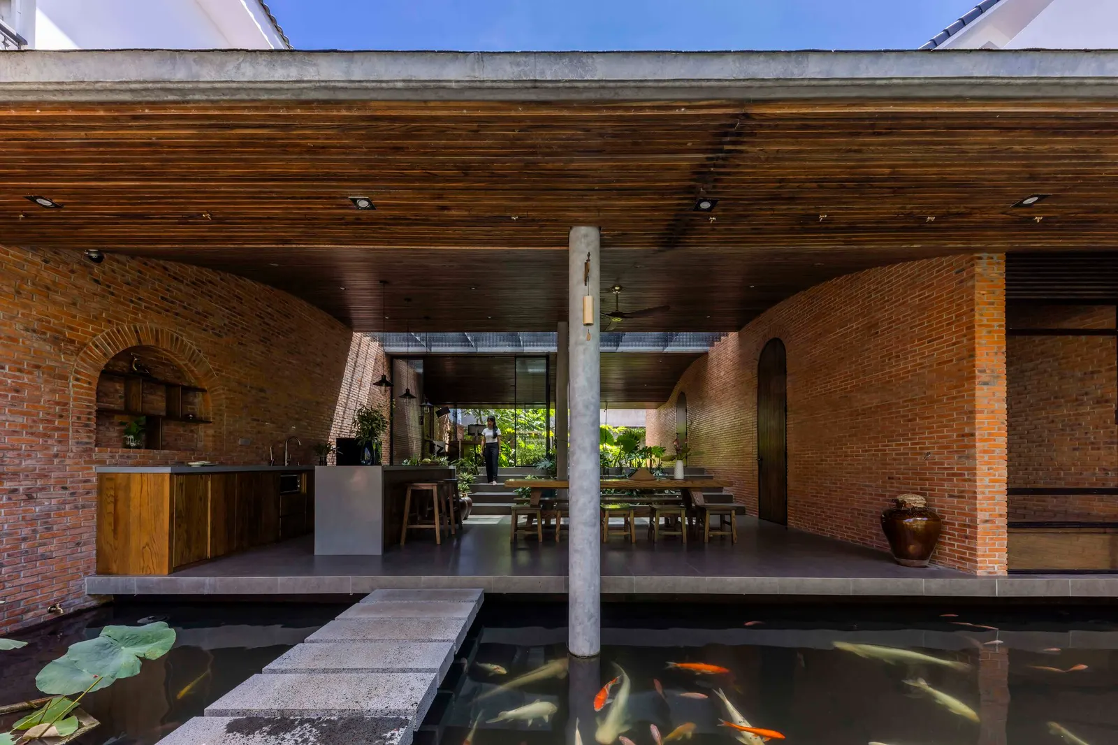Mac Casa / CTA | Creative Architects: дом в Хошимине, где интерьер и экстерьер растворяются друг в друге