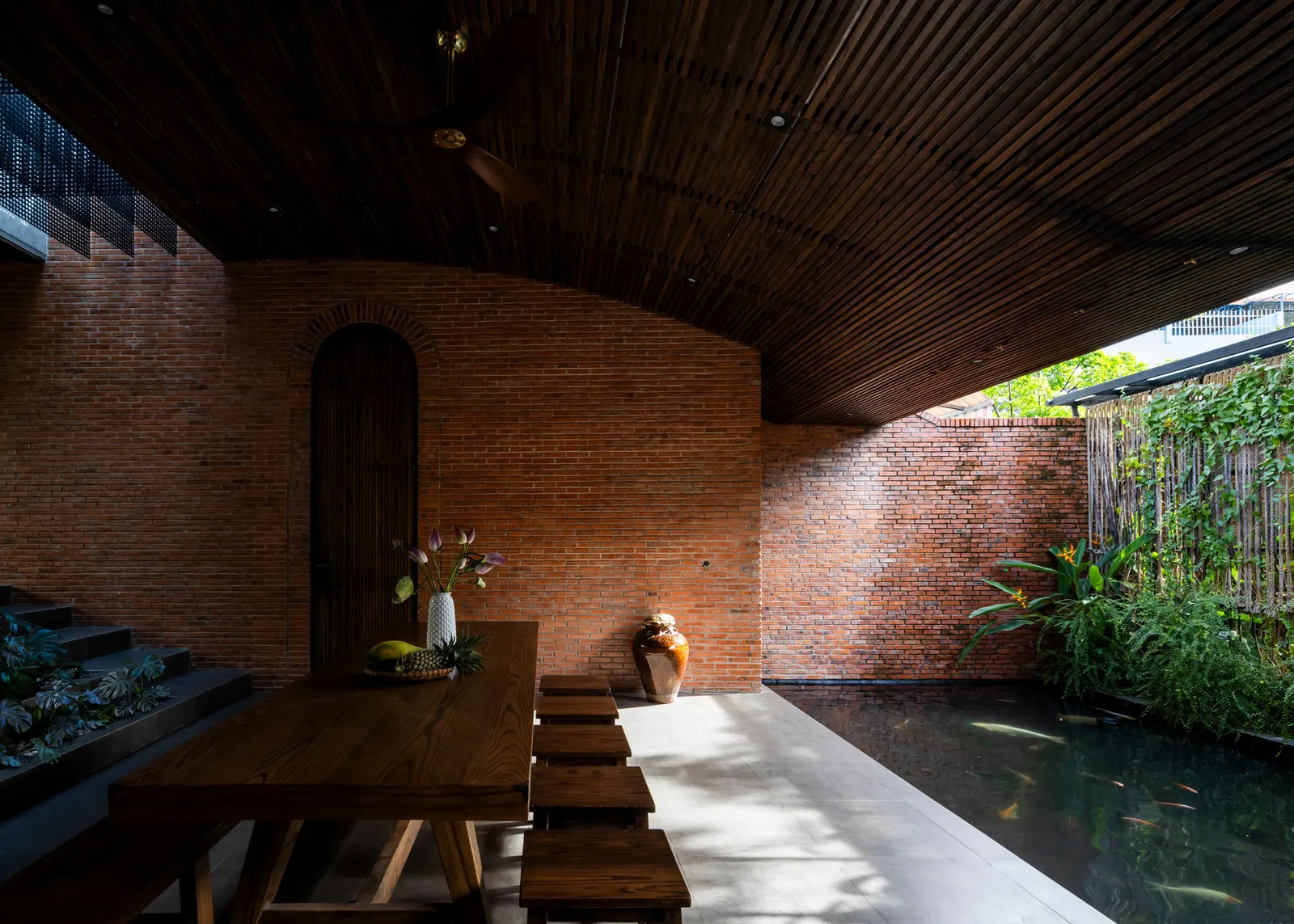 Mac Casa / CTA | Creative Architects: дом в Хошимине, где интерьер и экстерьер растворяются друг в друге