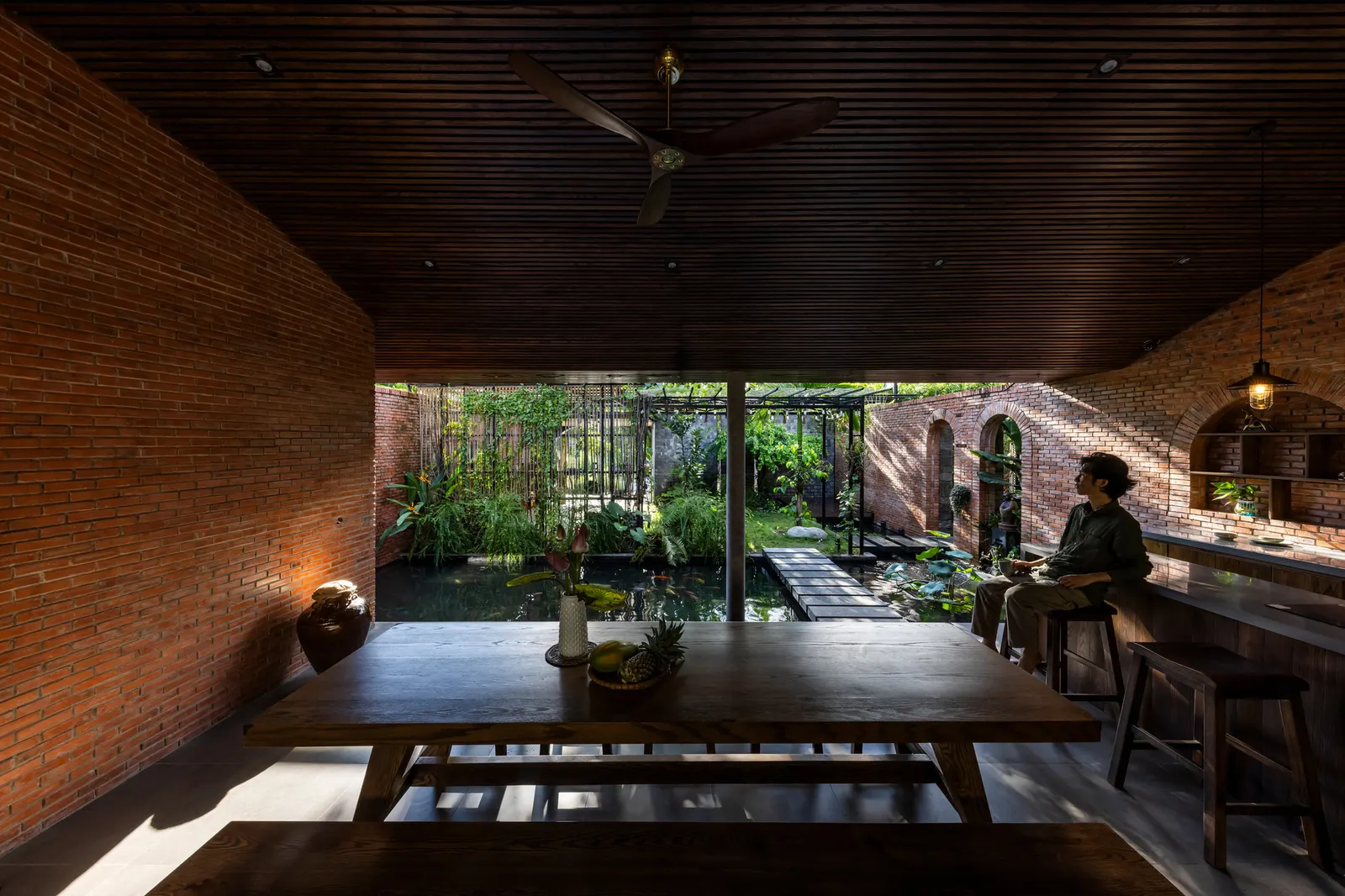 Mac Casa / CTA | Creative Architects: дом в Хошимине, где интерьер и экстерьер растворяются друг в друге