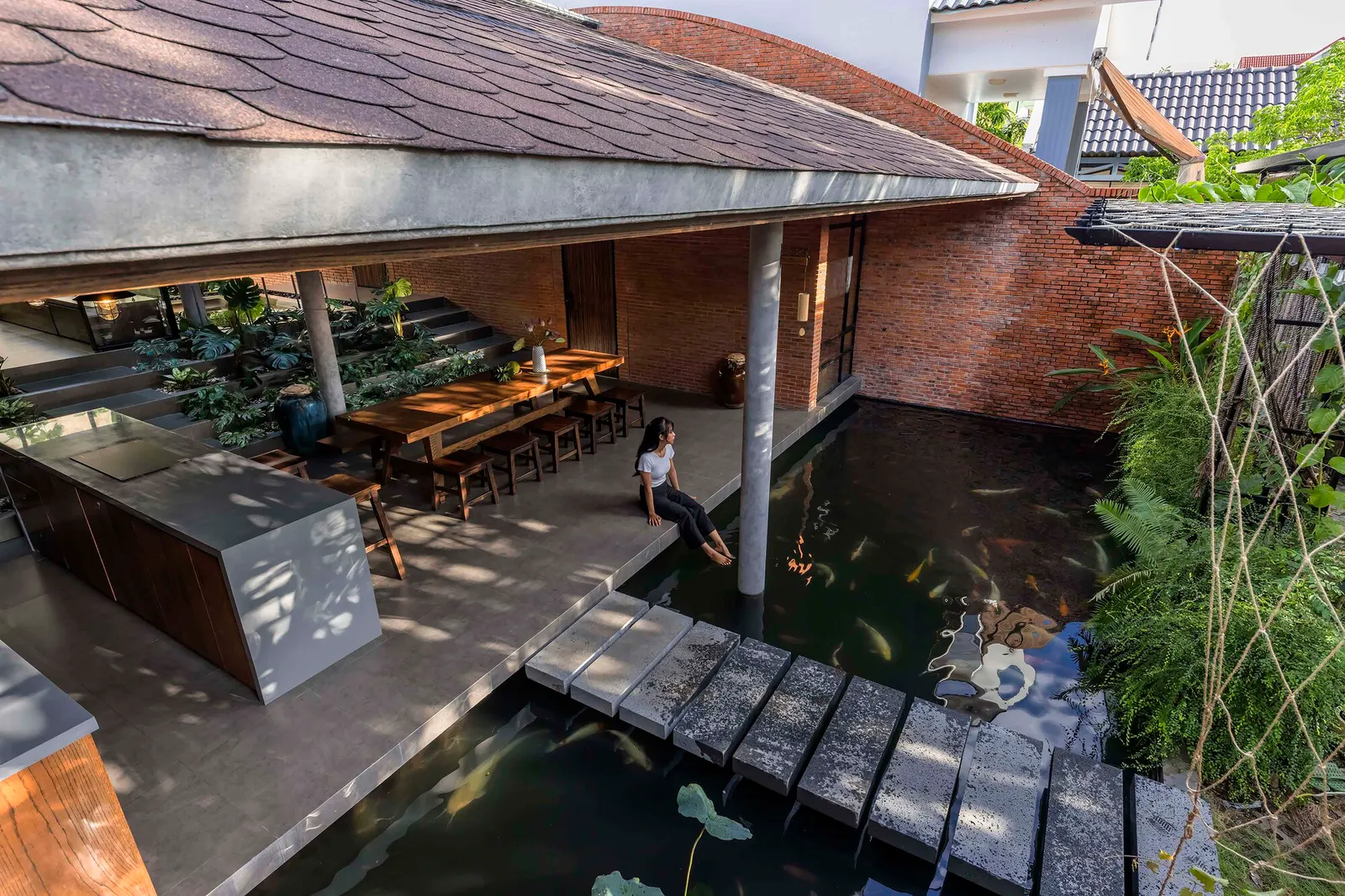 Mac Casa / CTA | Creative Architects: дом в Хошимине, где интерьер и экстерьер растворяются друг в друге
