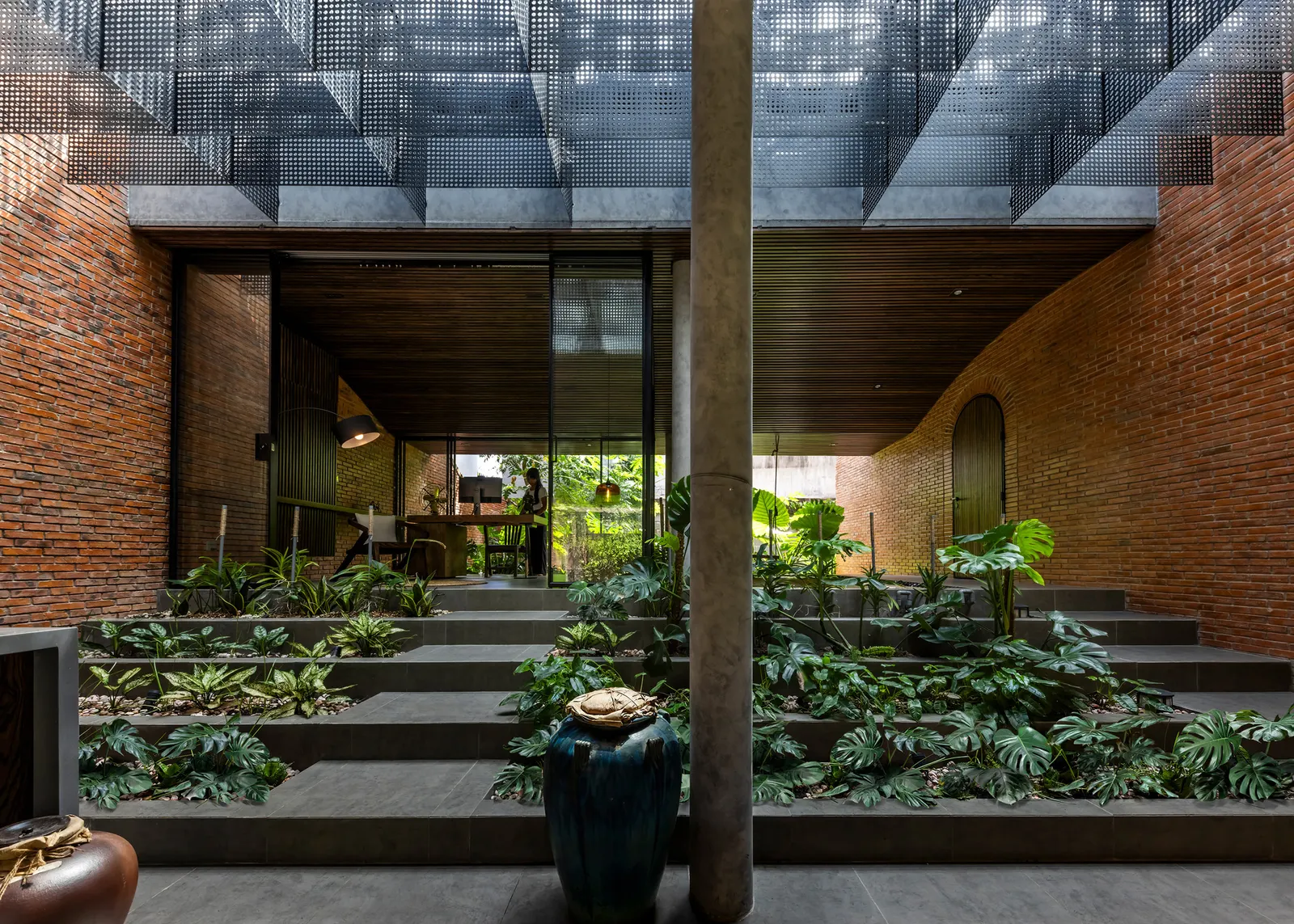 Mac Casa / CTA | Creative Architects: дом в Хошимине, где интерьер и экстерьер растворяются друг в друге