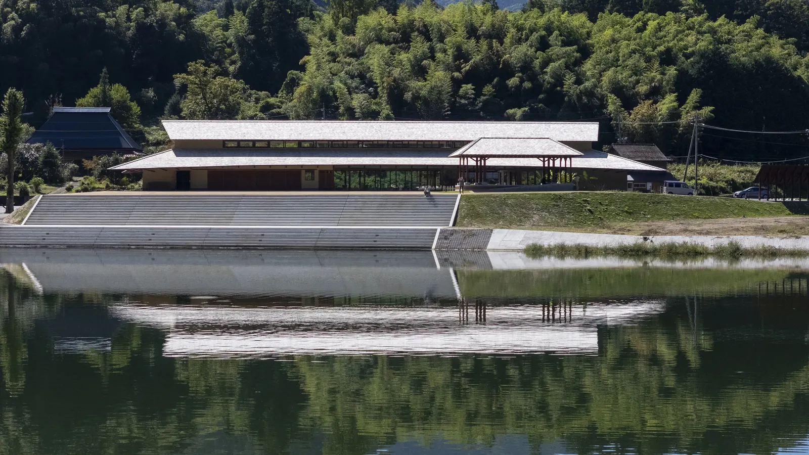Misato Canoe Boathouse / STUDIO YY