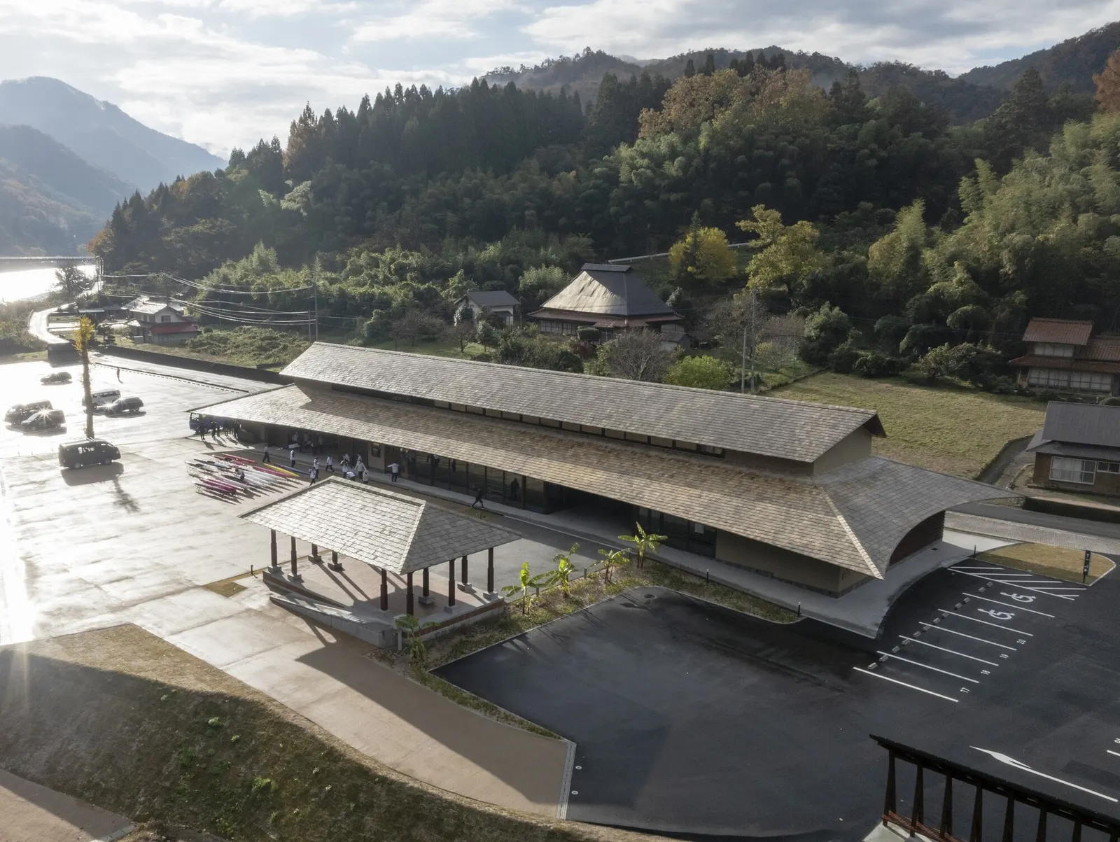 Misato Canoe Boathouse / STUDIO YY
