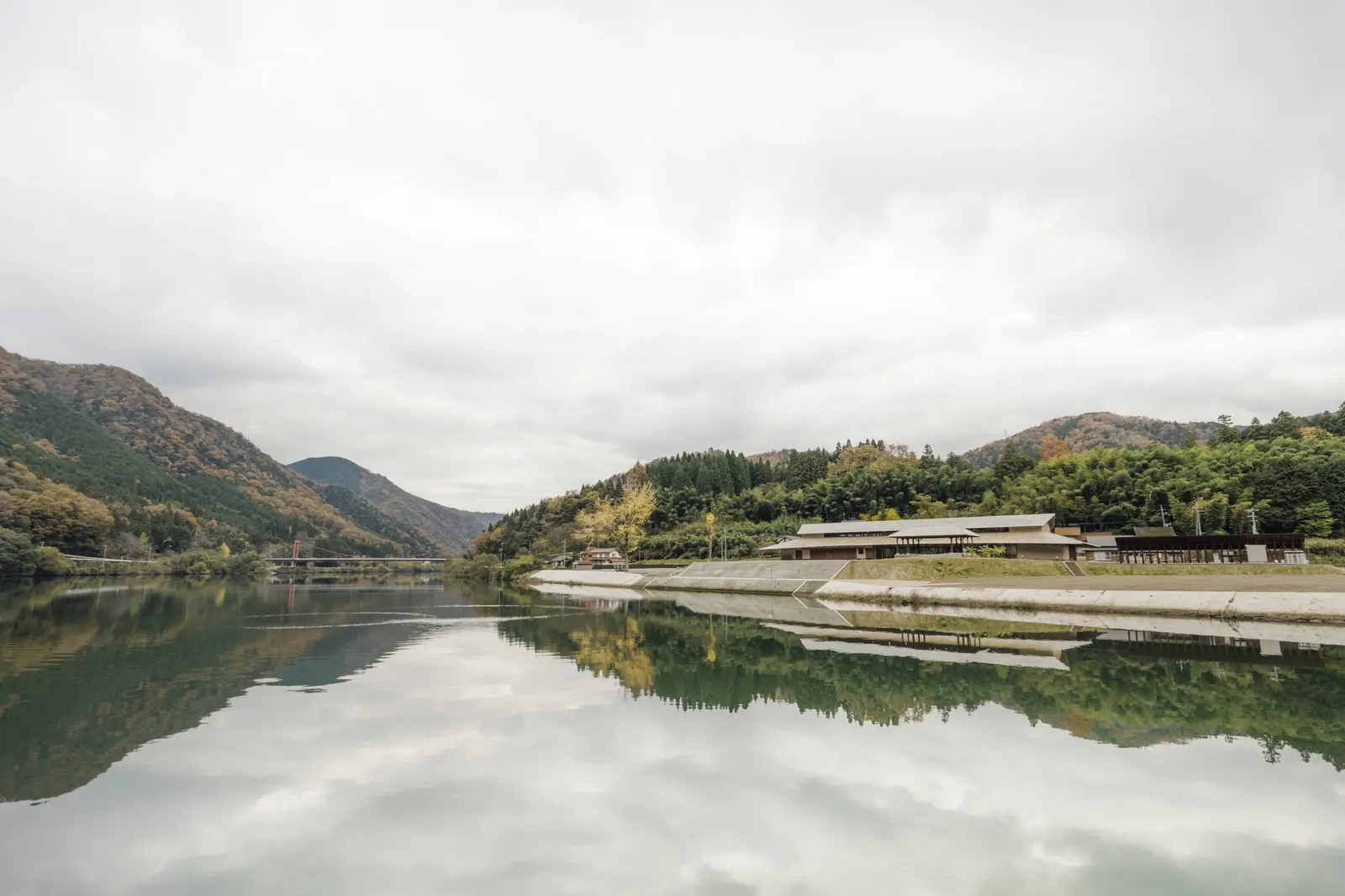Misato Canoe Boathouse / STUDIO YY