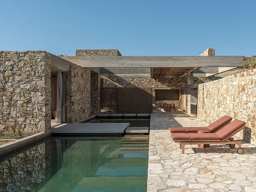 MOLD Architects утопили пять каменных резиденций в скалистом склоне острова Серифос