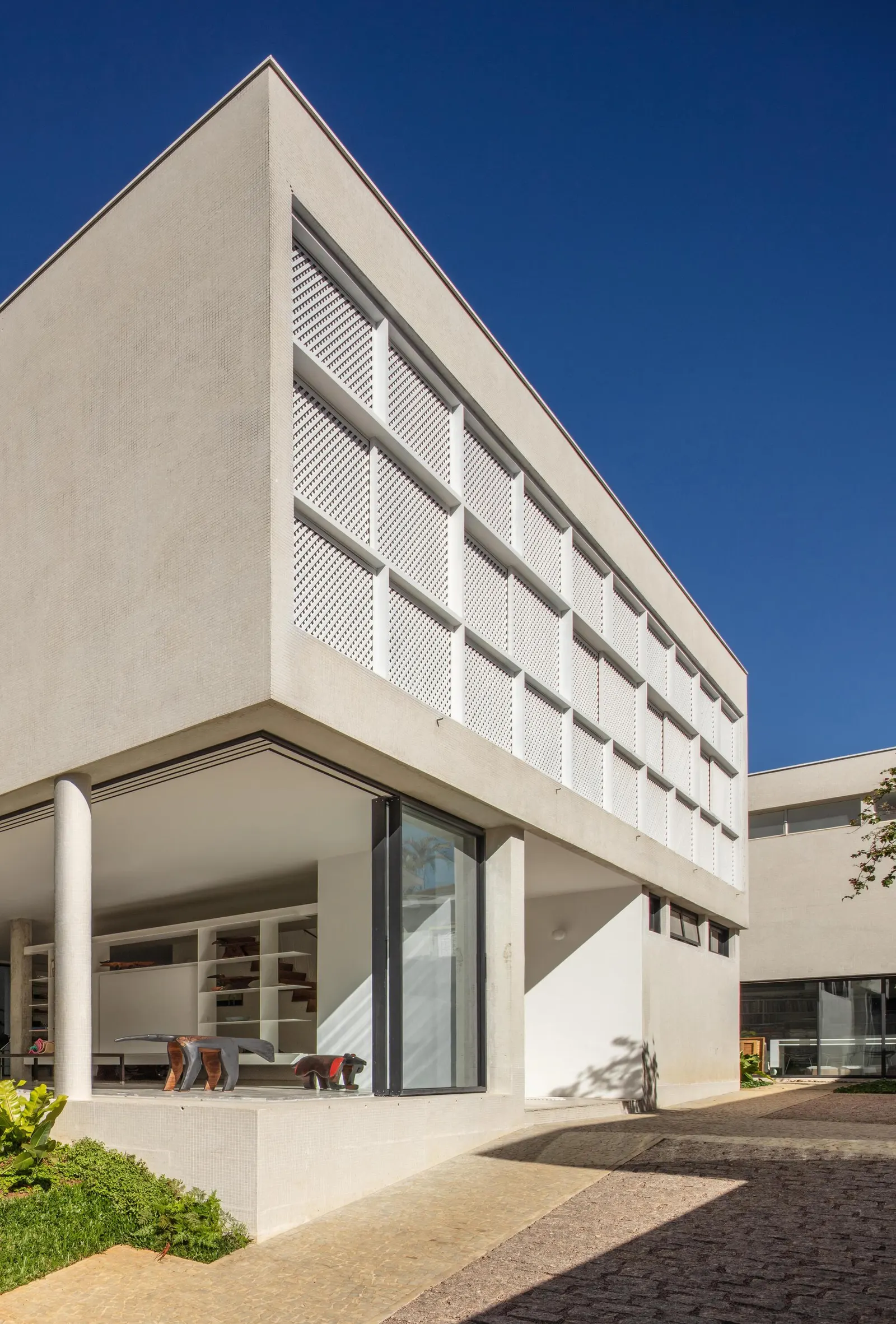 Muxarabi House / Ana Sawaia Arquitetura