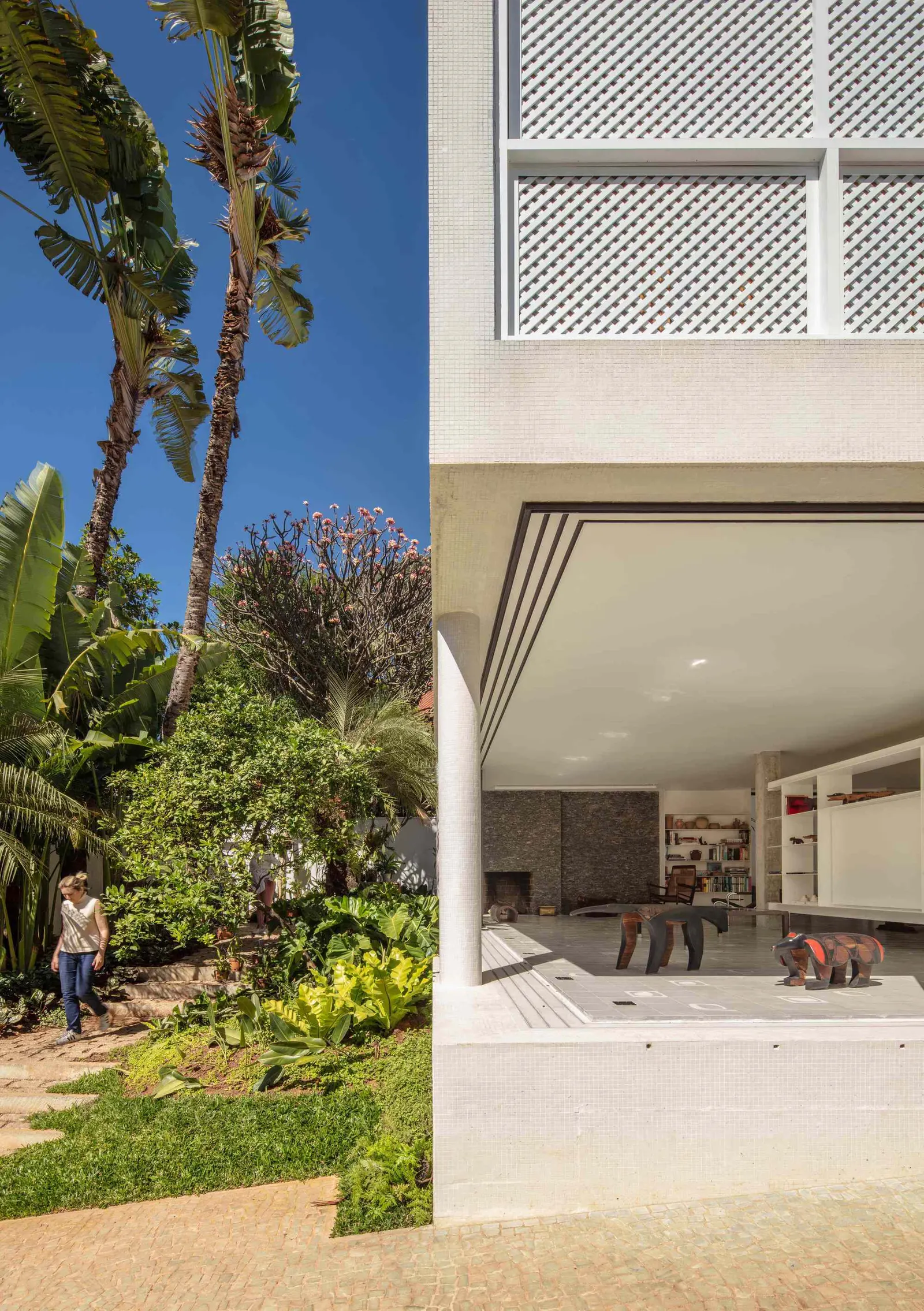Muxarabi House / Ana Sawaia Arquitetura