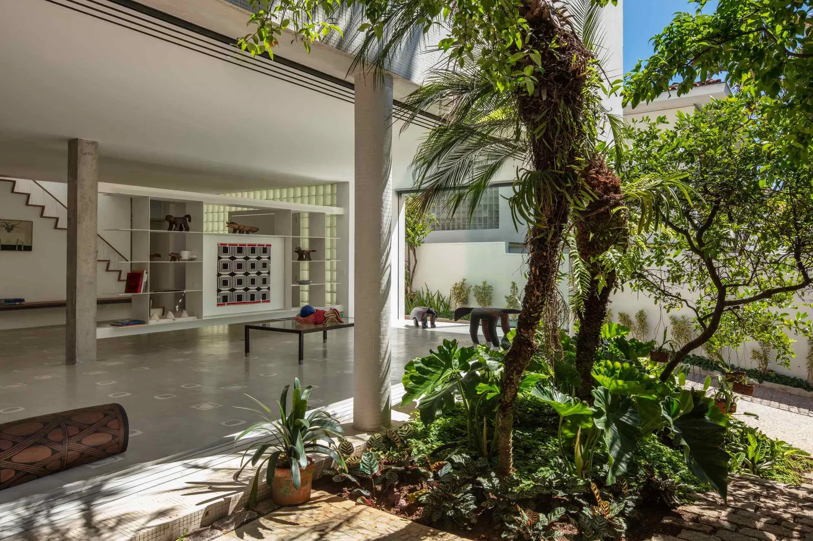 Muxarabi House / Ana Sawaia Arquitetura