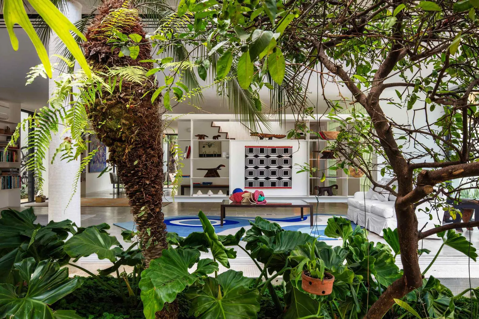 Muxarabi House / Ana Sawaia Arquitetura