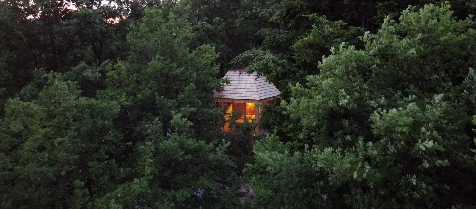 TreeBOX: деревянный ретрит Officina82 среди дубов в Лигурийских Альпах
