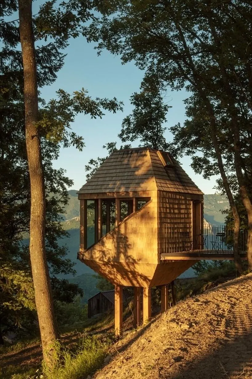 TreeBOX: деревянный ретрит Officina82 среди дубов в Лигурийских Альпах
